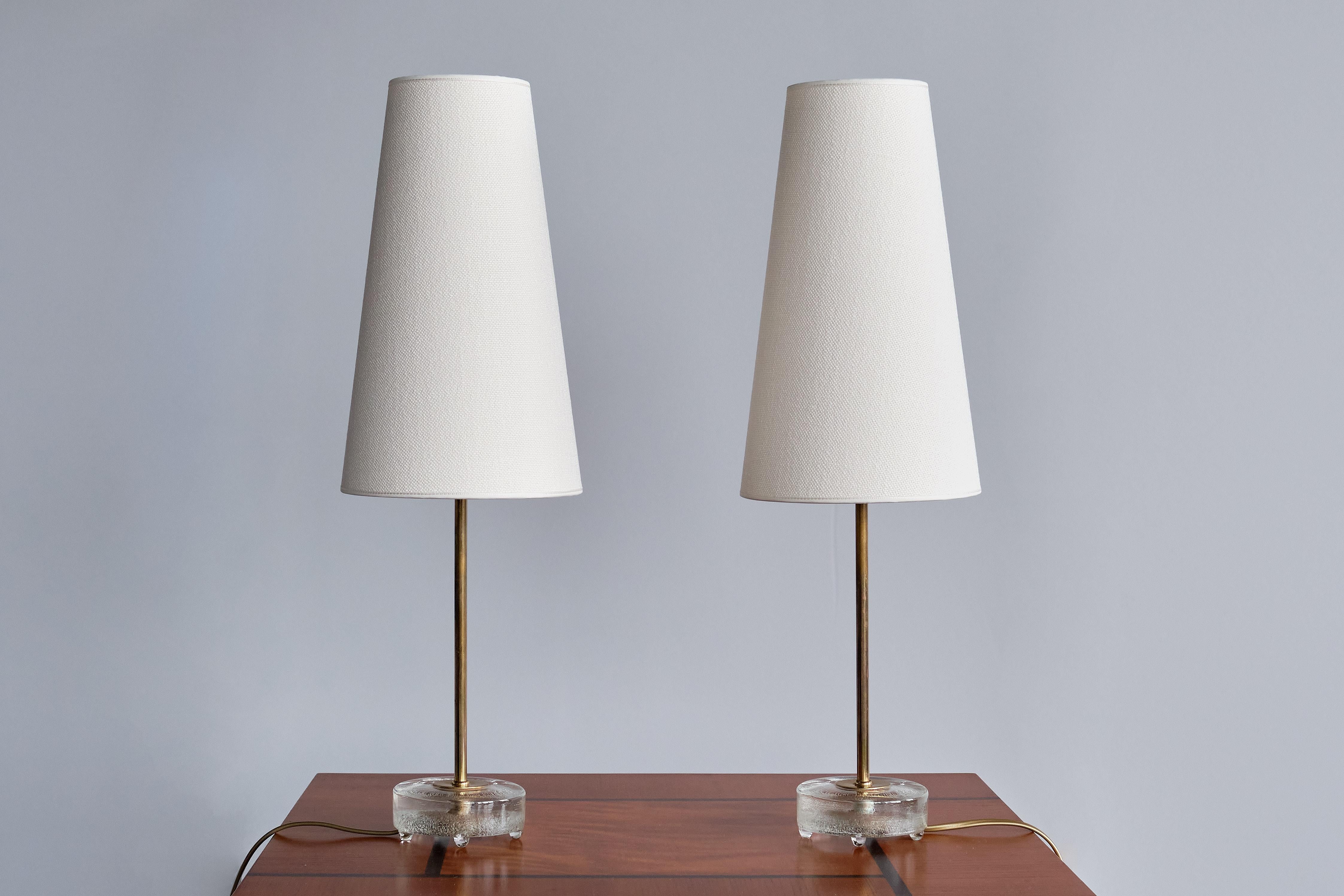 This elegant pair of table lamps was produced by Falkenbergs Belysning in Sweden in the 1960s. The lamps are signed with the model number 6275 and the manufacturers initials FLB on the bottom of the base.
 
The design is composed of a slightly