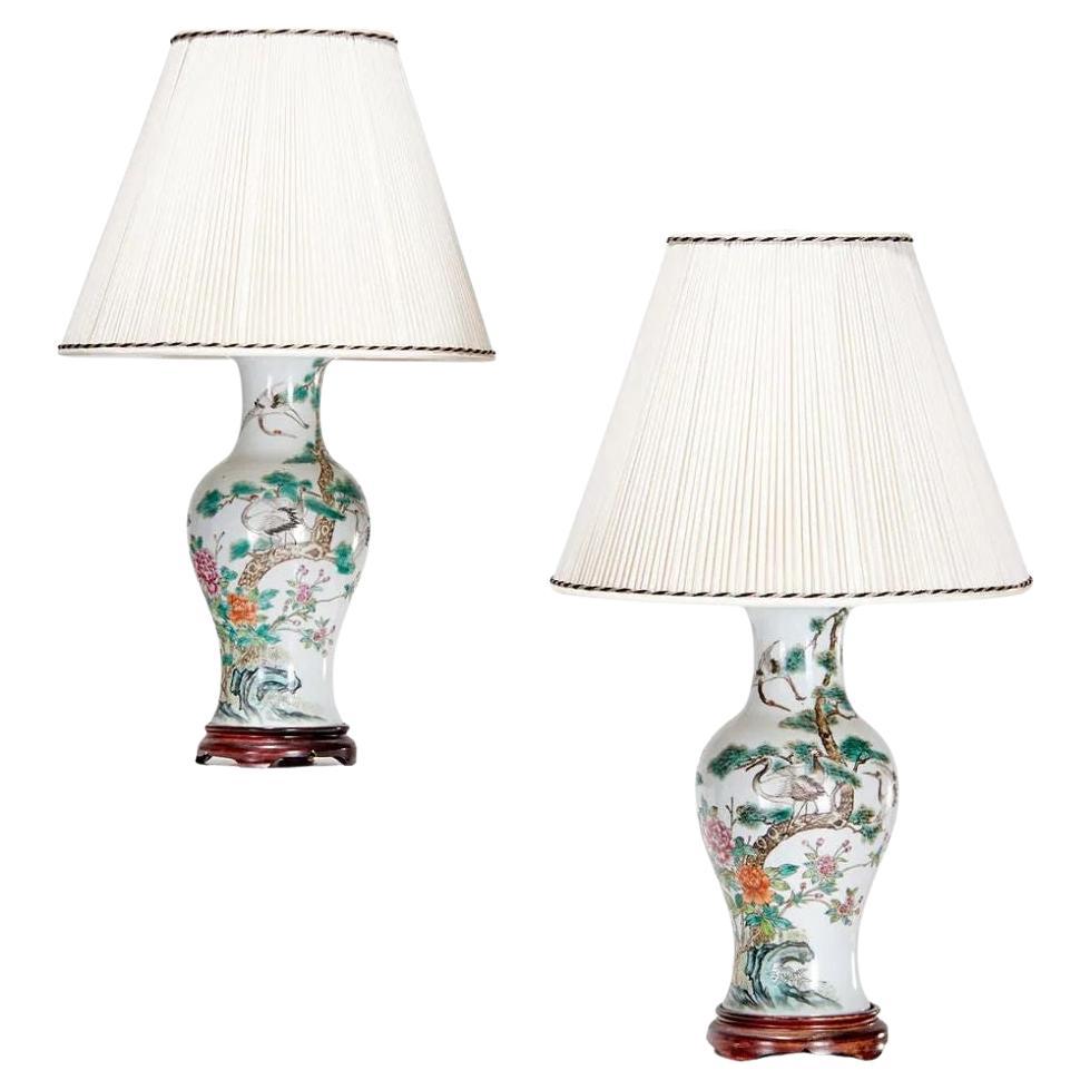 Paire de lampes chinoises Famille Verte sur base Wood