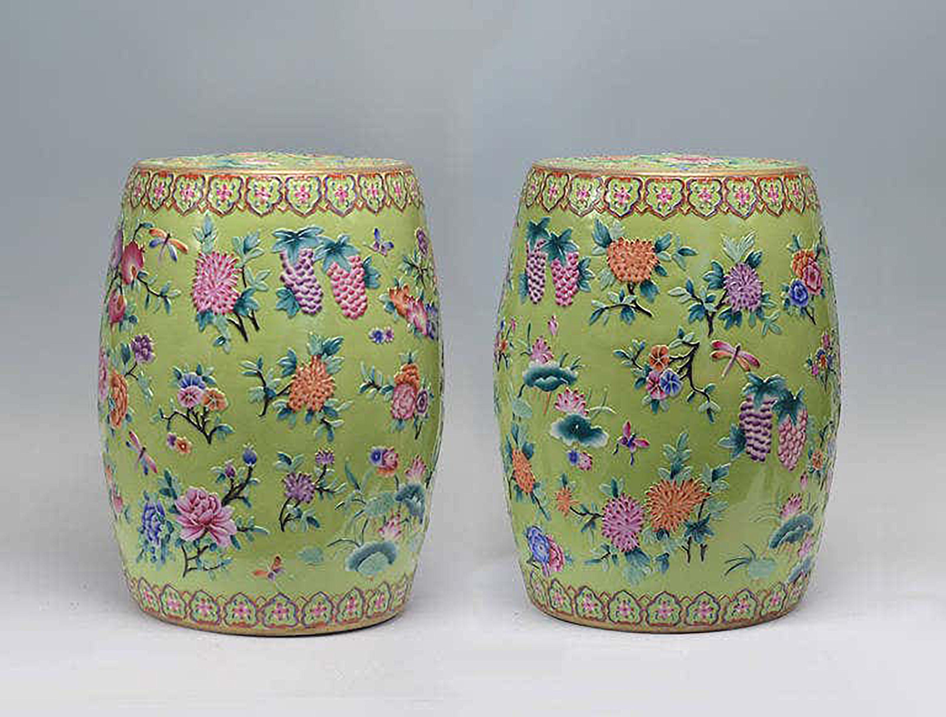 Pair of Famille Verte Porcelain Stools In Good Condition For Sale In New York, NY