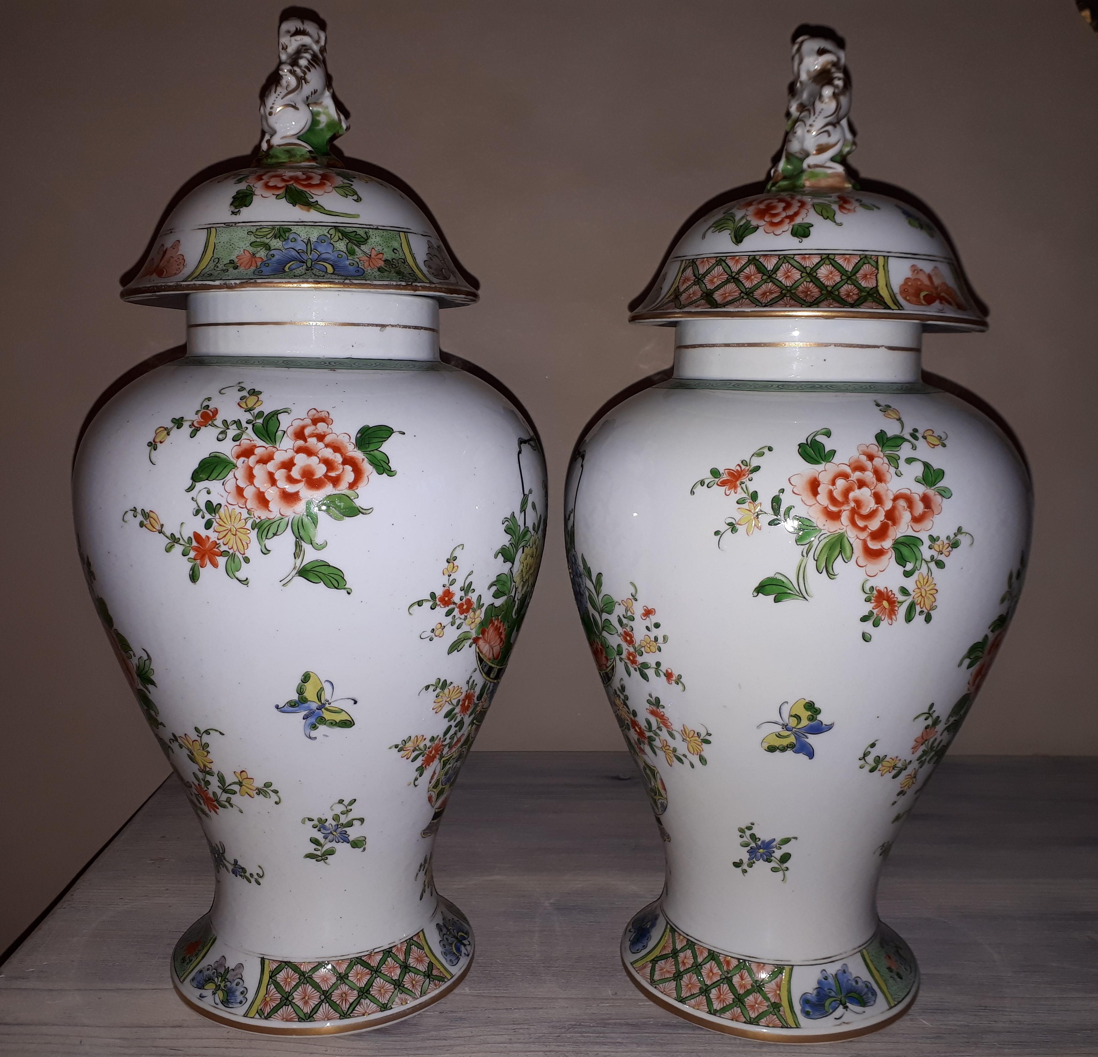 Pair Of Famille Verte Style Vases, Samson Paris In Good Condition For Sale In Saverne, Grand Est