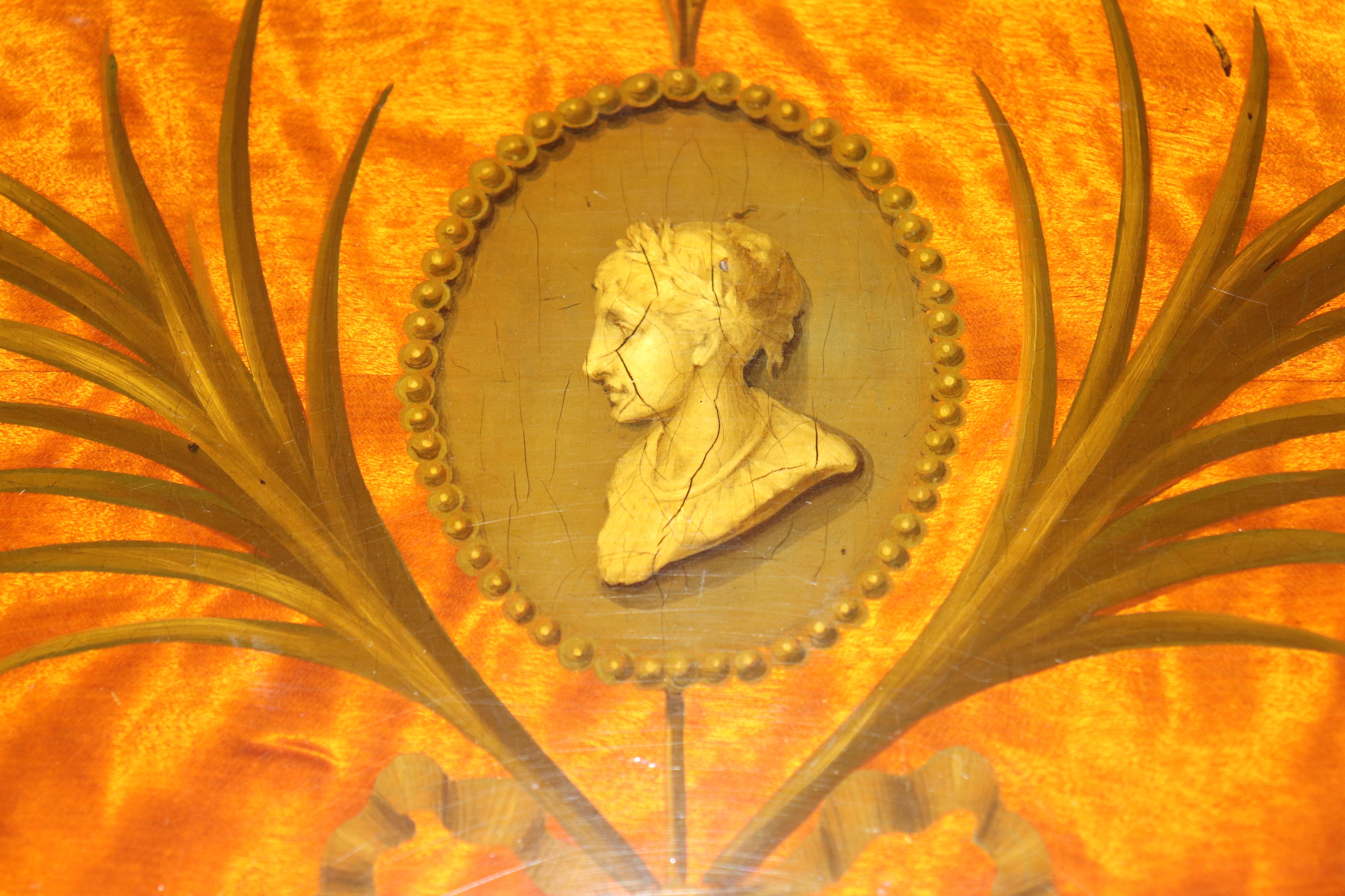 Pair of Fantastic Adams Paint Decorated Satinwood Commodes Buffets In condizioni buone in vendita a Swedesboro, NJ