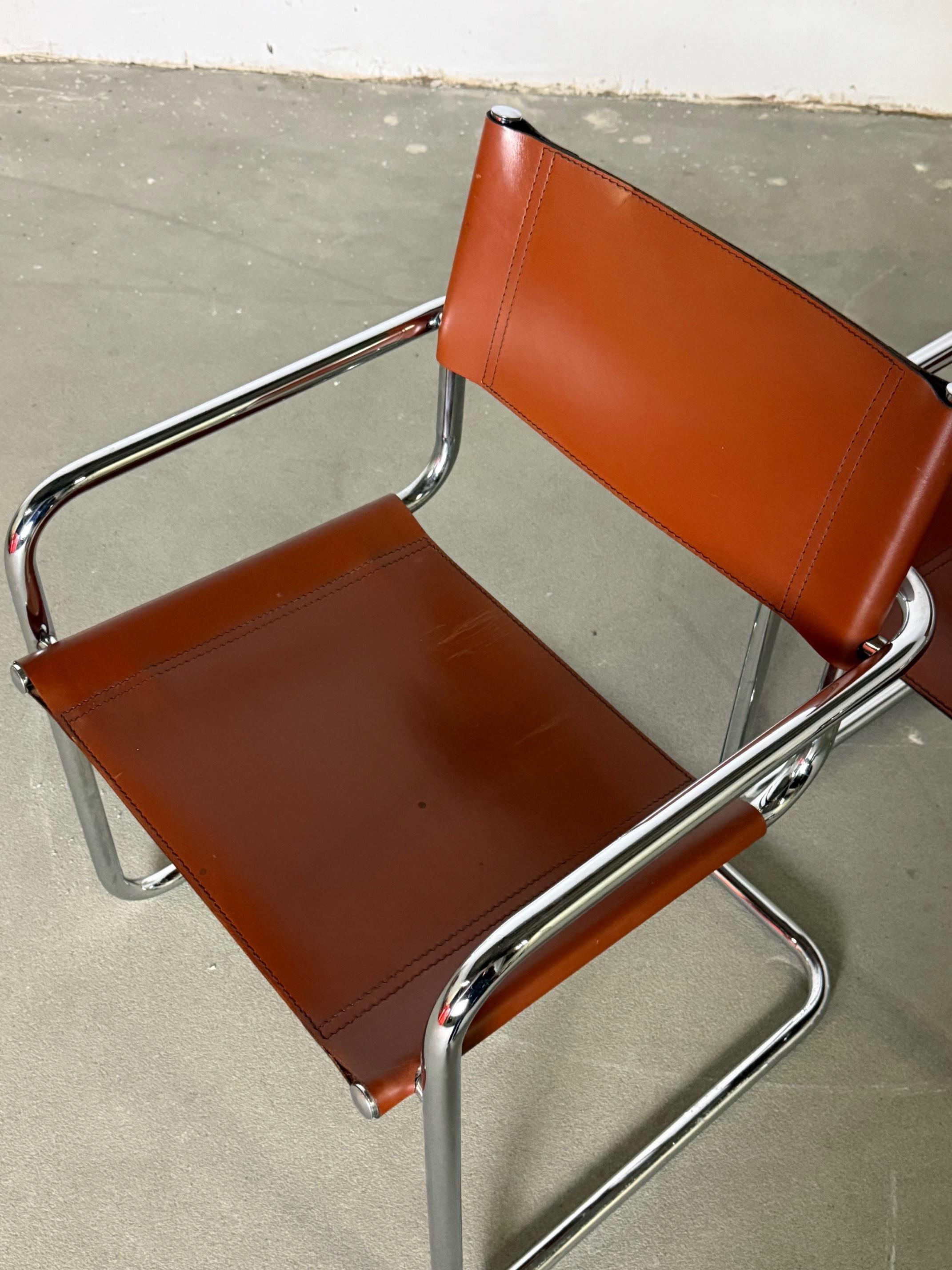 Paar Fasem S34 Stühle in Cognac Leder - Original Polsterung, Italienisches Design (Moderne der Mitte des Jahrhunderts) im Angebot