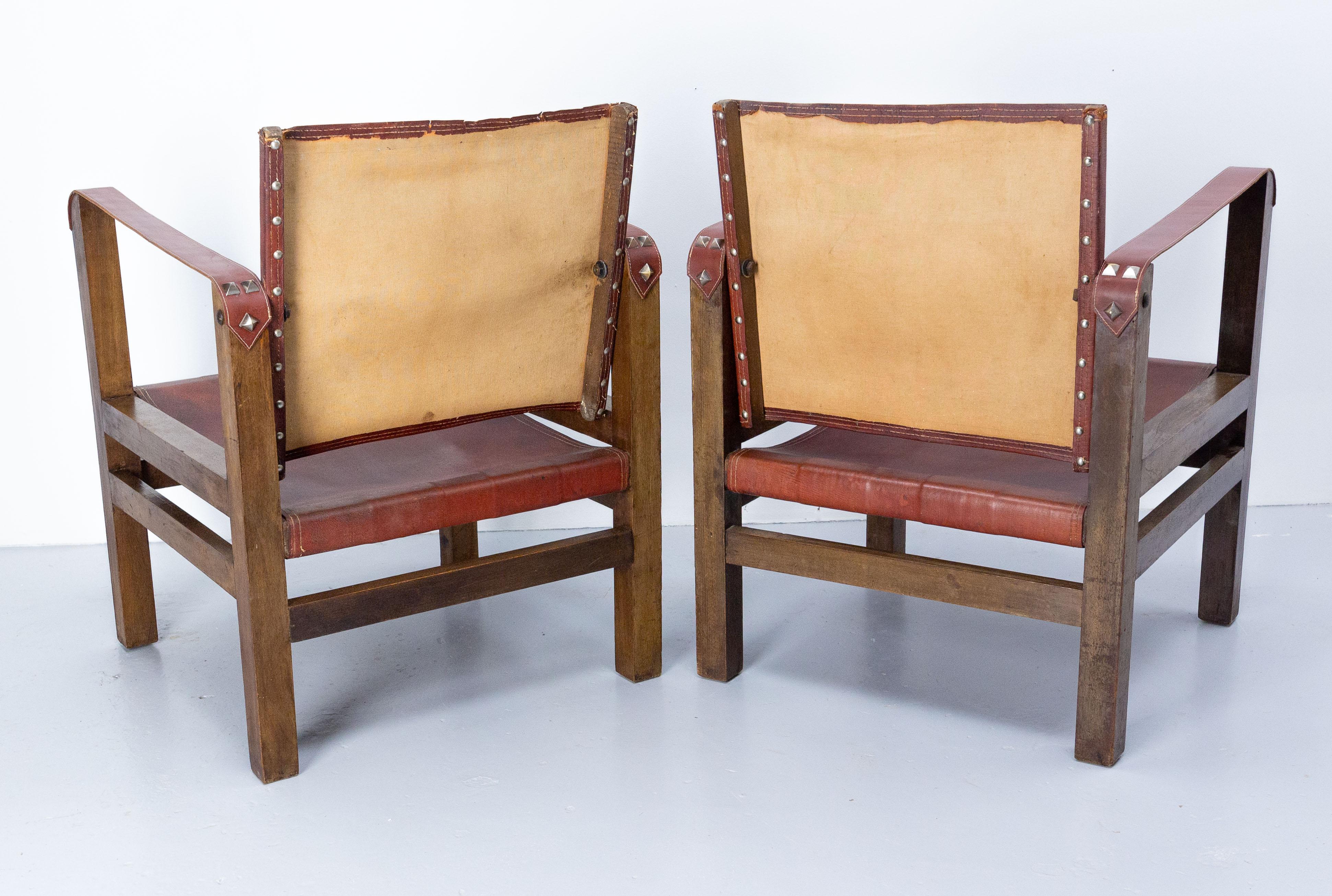 Metà XX secolo Coppia di poltrone aperte Fauteuils in pelle e faggio stile Safari, 1940 ca. in vendita