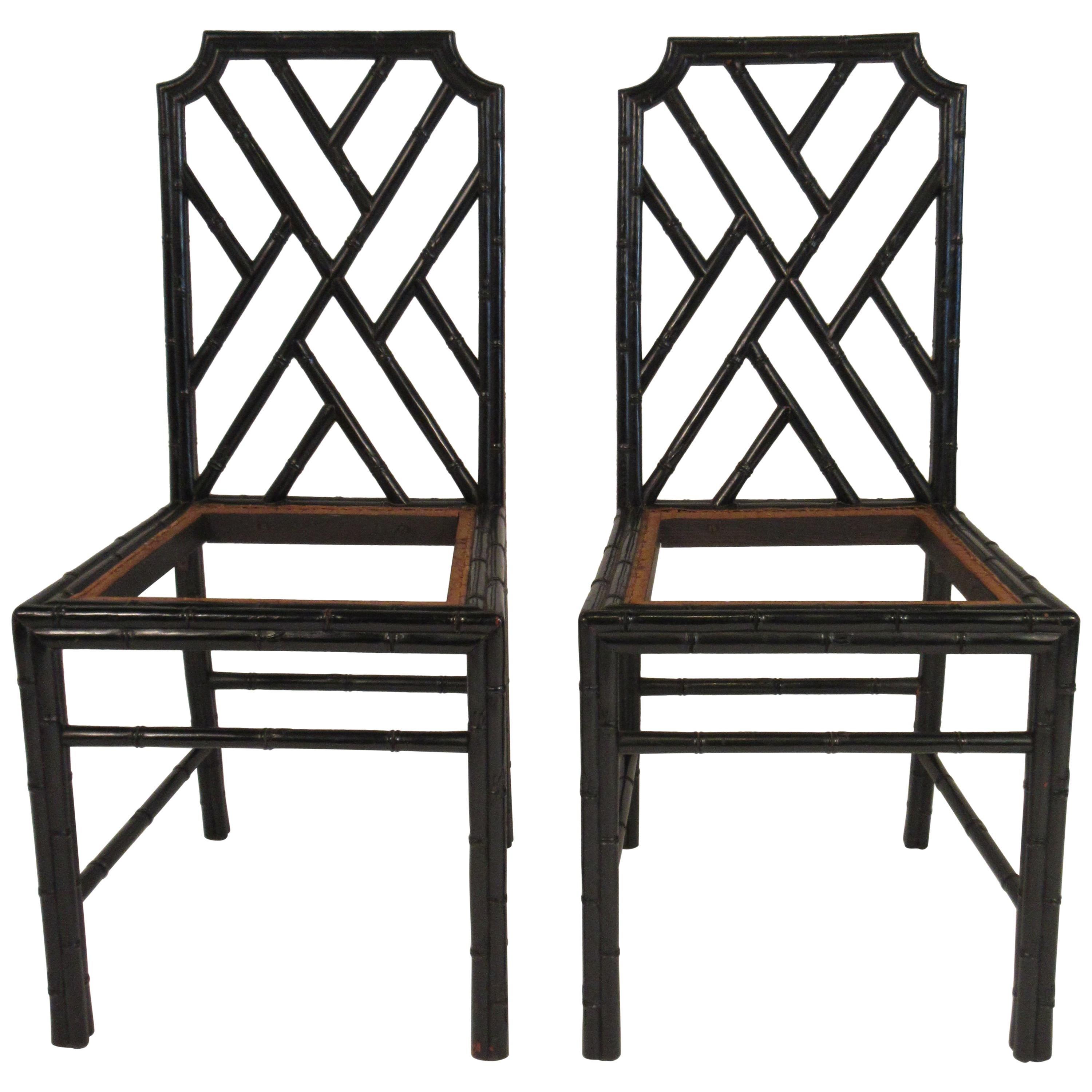 Paar Faux Bamboo 1940er Beistellstühle