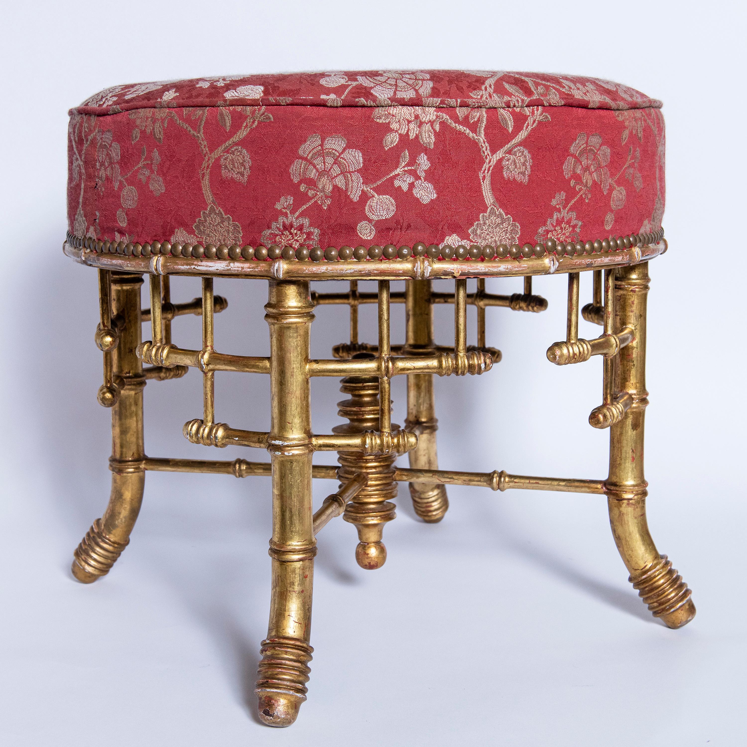 Pair of Faux Bamboo and Gold Leaf Stools. England, Late 19th Century In Good Condition For Sale In Buenos Aires, Buenos Aires