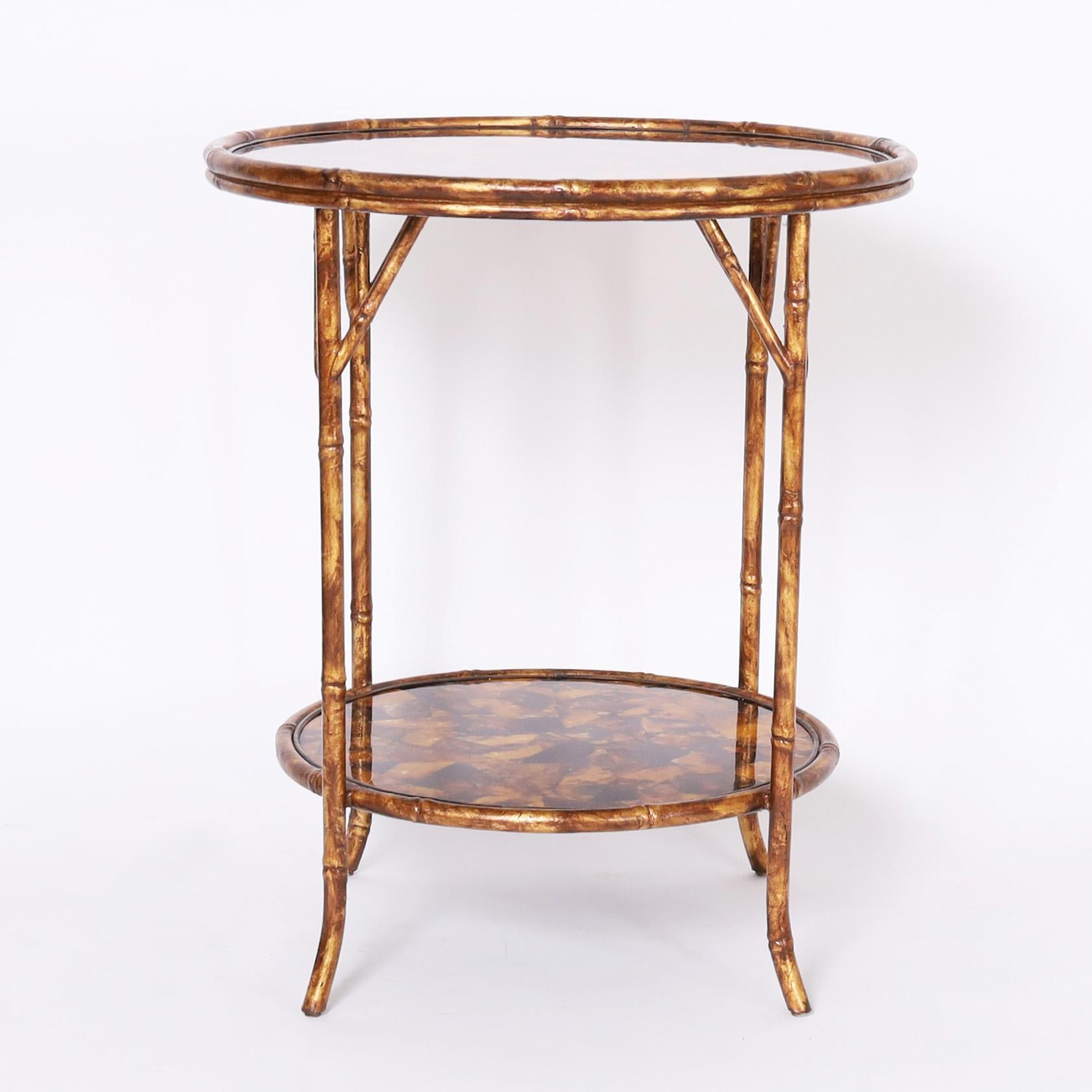 Paar Ständer oder Tische aus Kunstbambus und Penshell (Moderne der Mitte des Jahrhunderts) im Angebot
