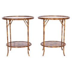 Paire de stands ou tables en faux bambou et coquillage