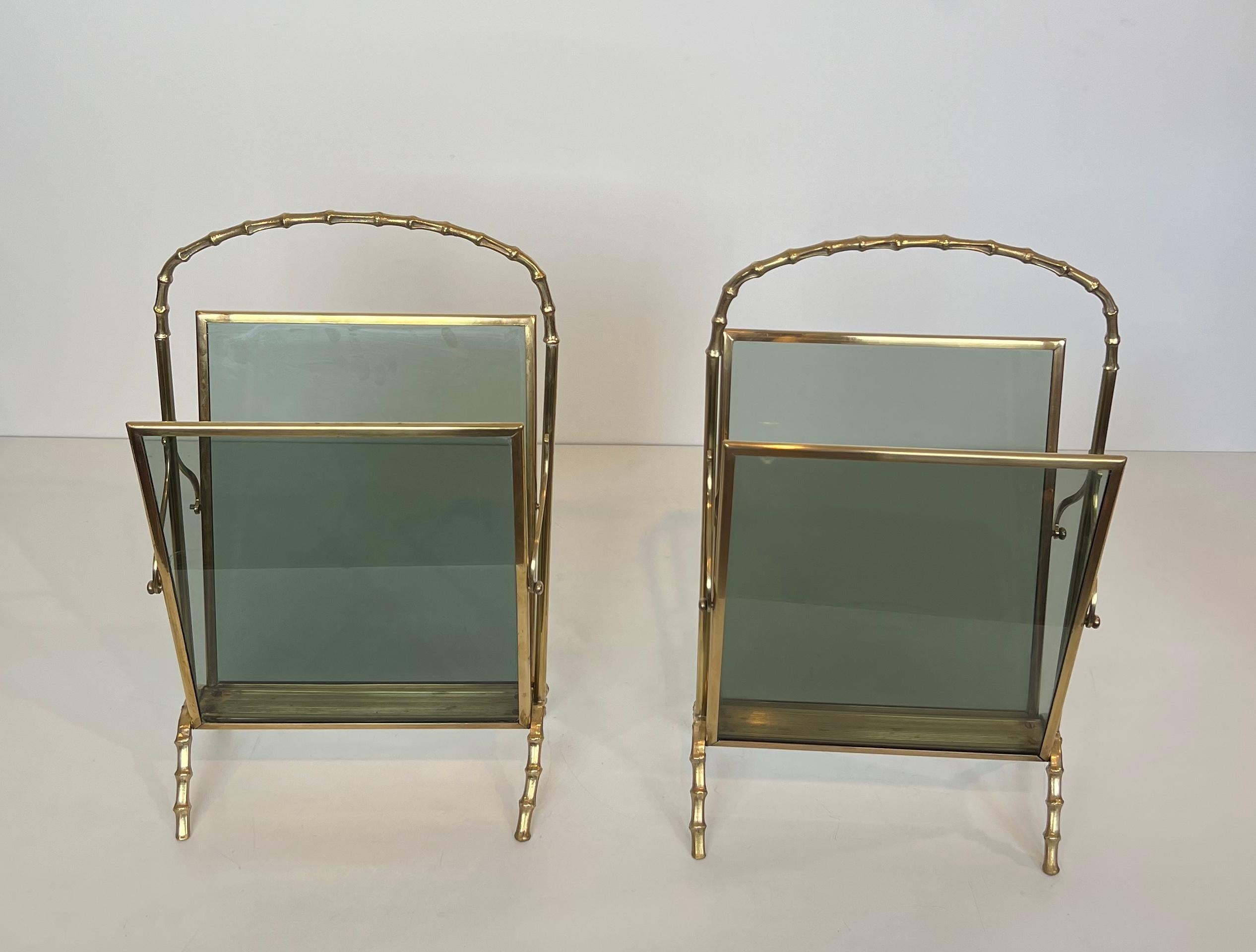 Neoclassico Coppia di portariviste in finto bambù in bronzo di Maison Baguès in vendita