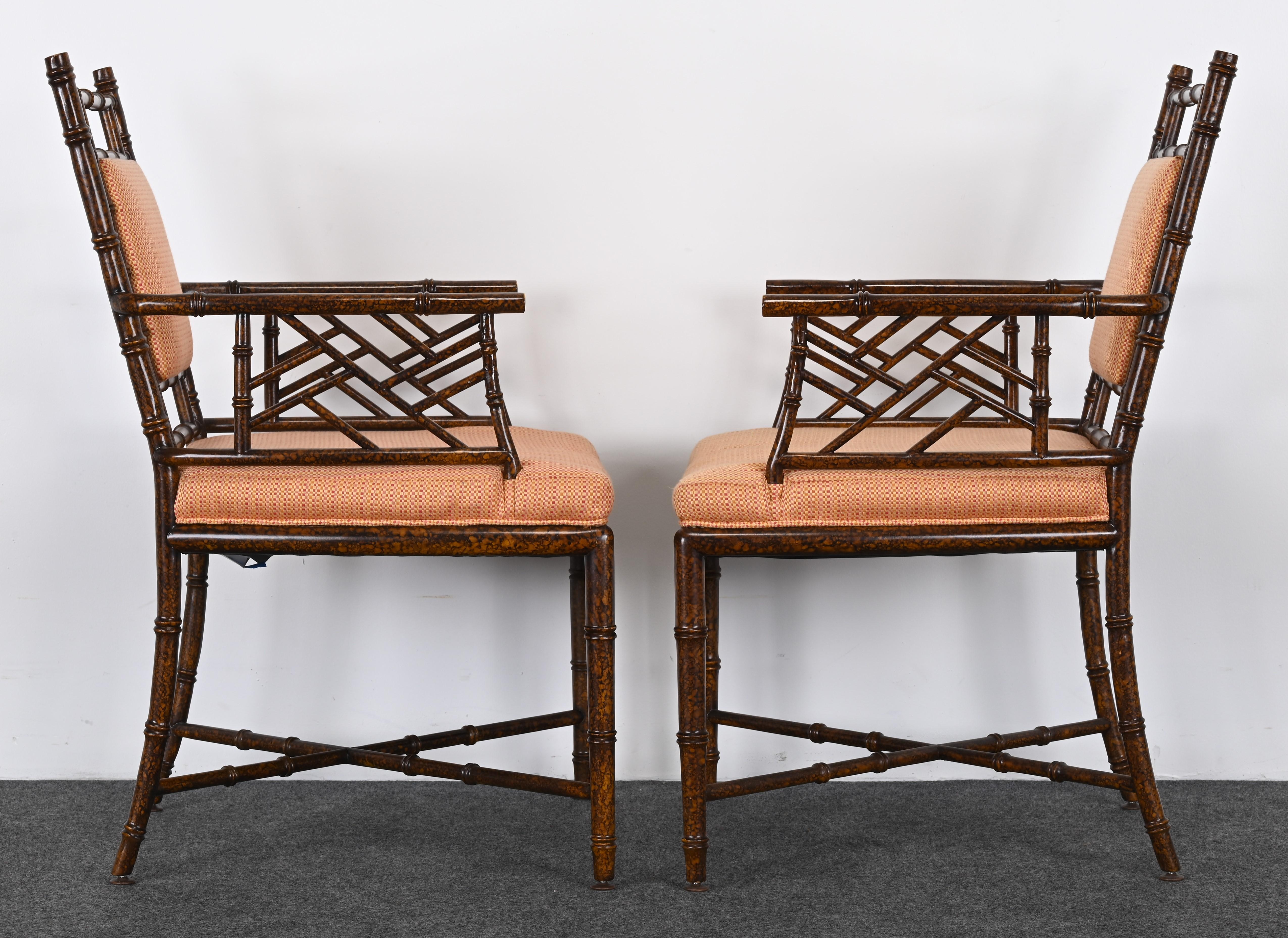 Tissu d'ameublement Paire de chaises en faux bambou de Pearson en vente