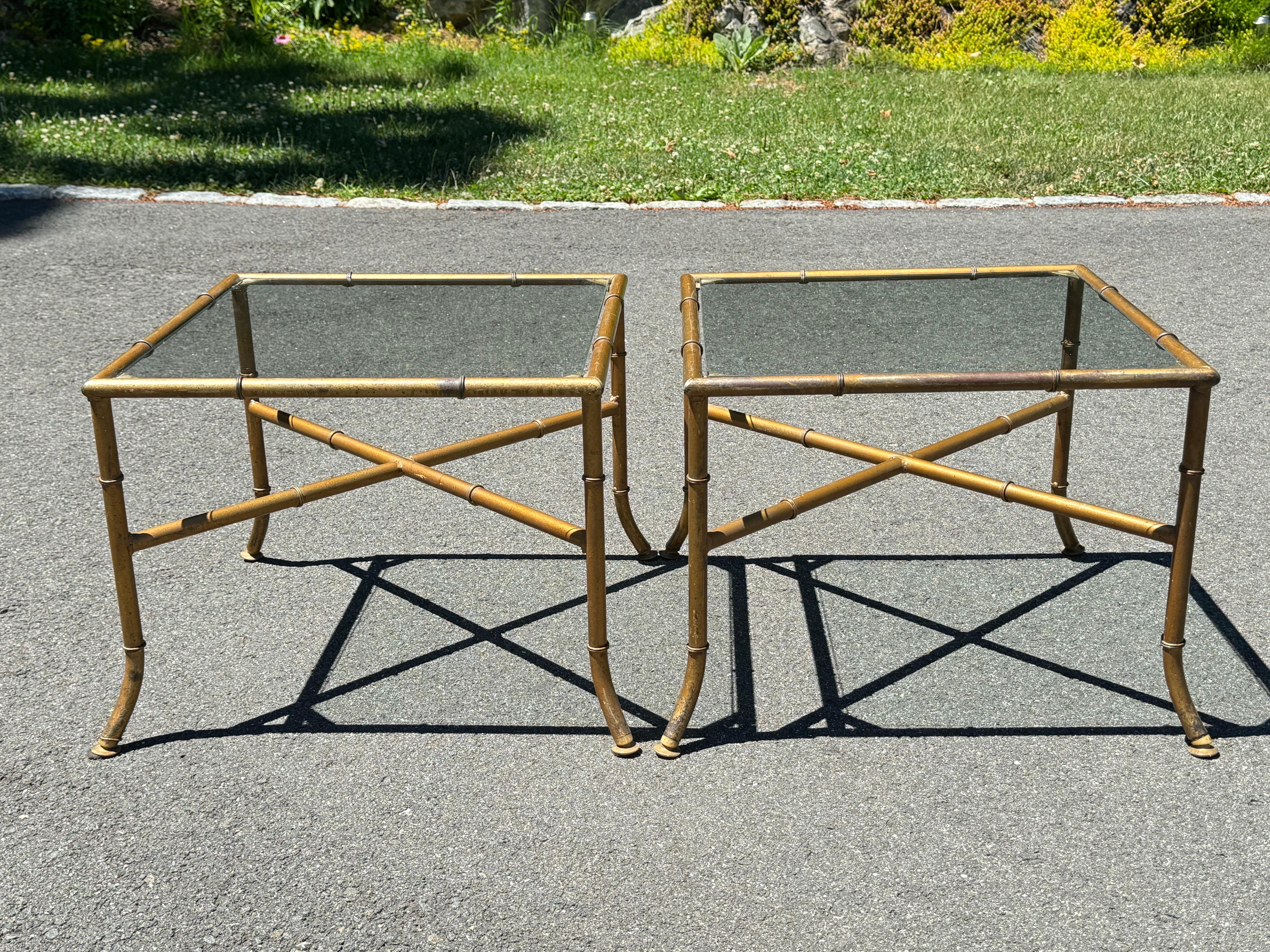 Paire de tables d'appoint en faux bambou en vente 5