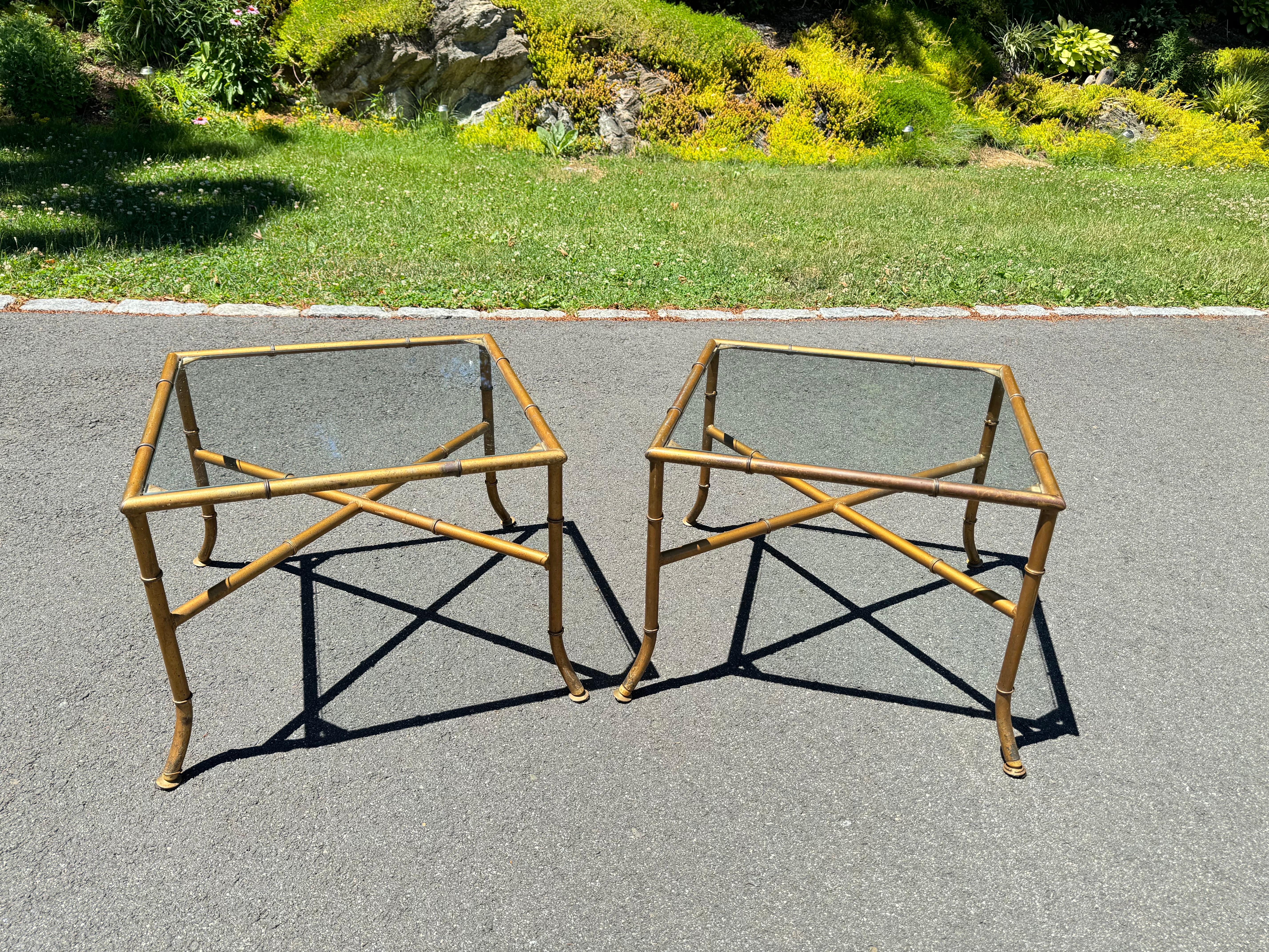 Paire de tables d'appoint en faux bambou en vente 7