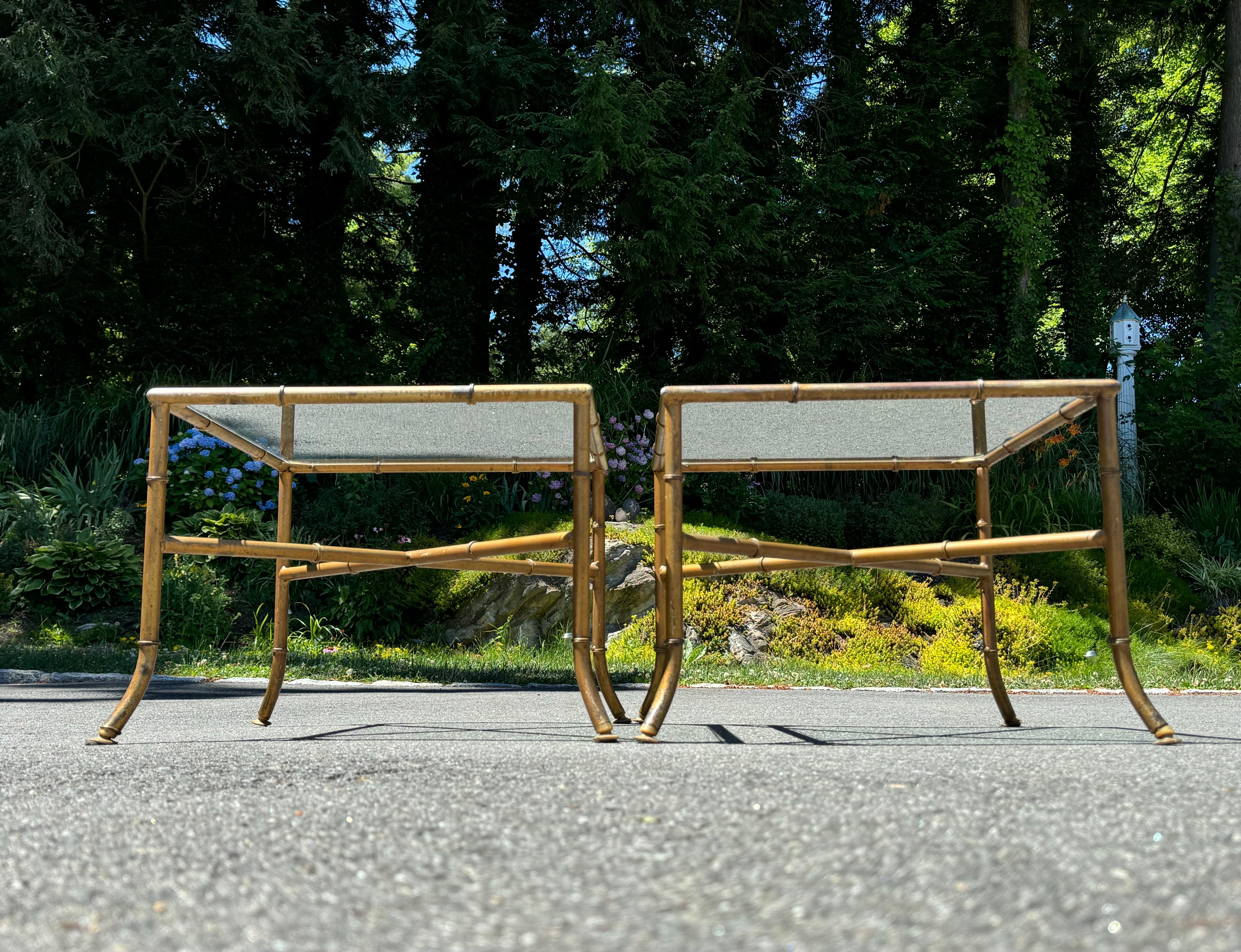 Paire de tables d'appoint en faux bambou en vente 8