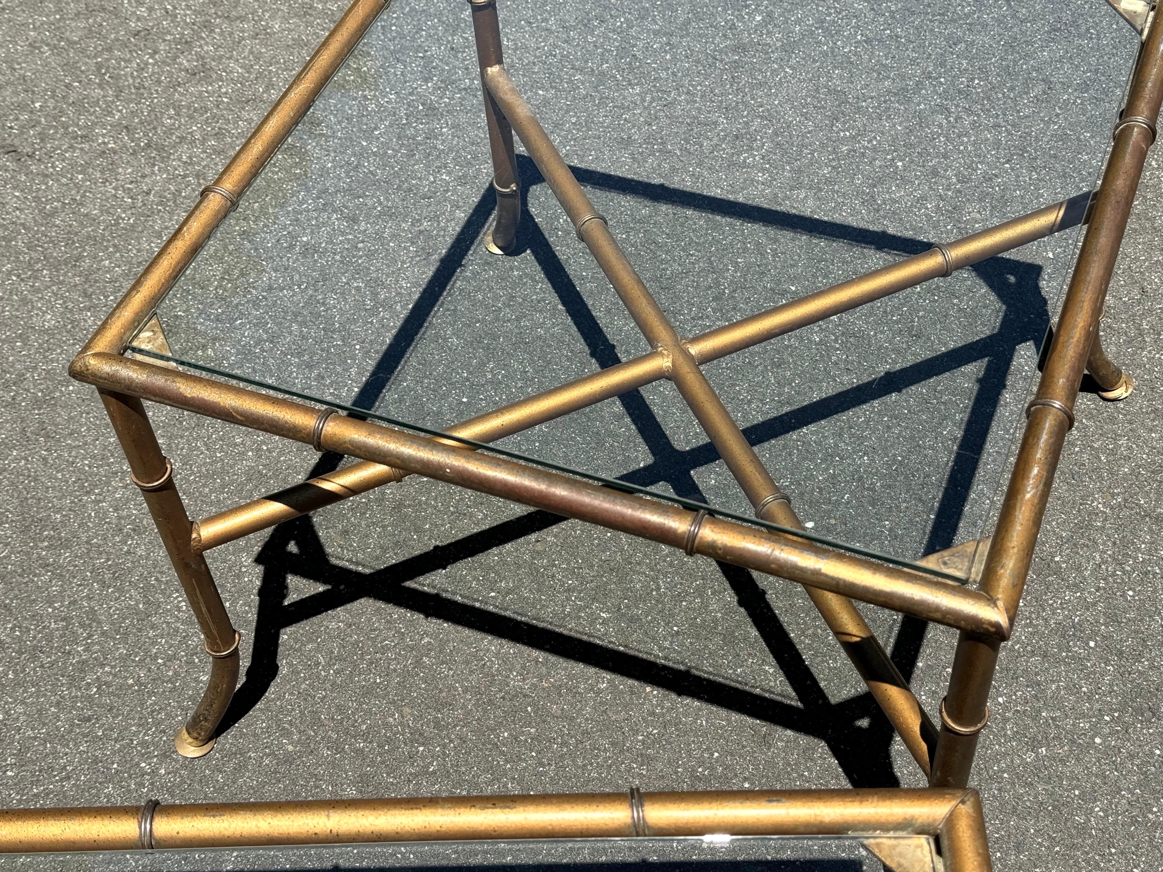 Paire de tables d'appoint en faux bambou en vente 9