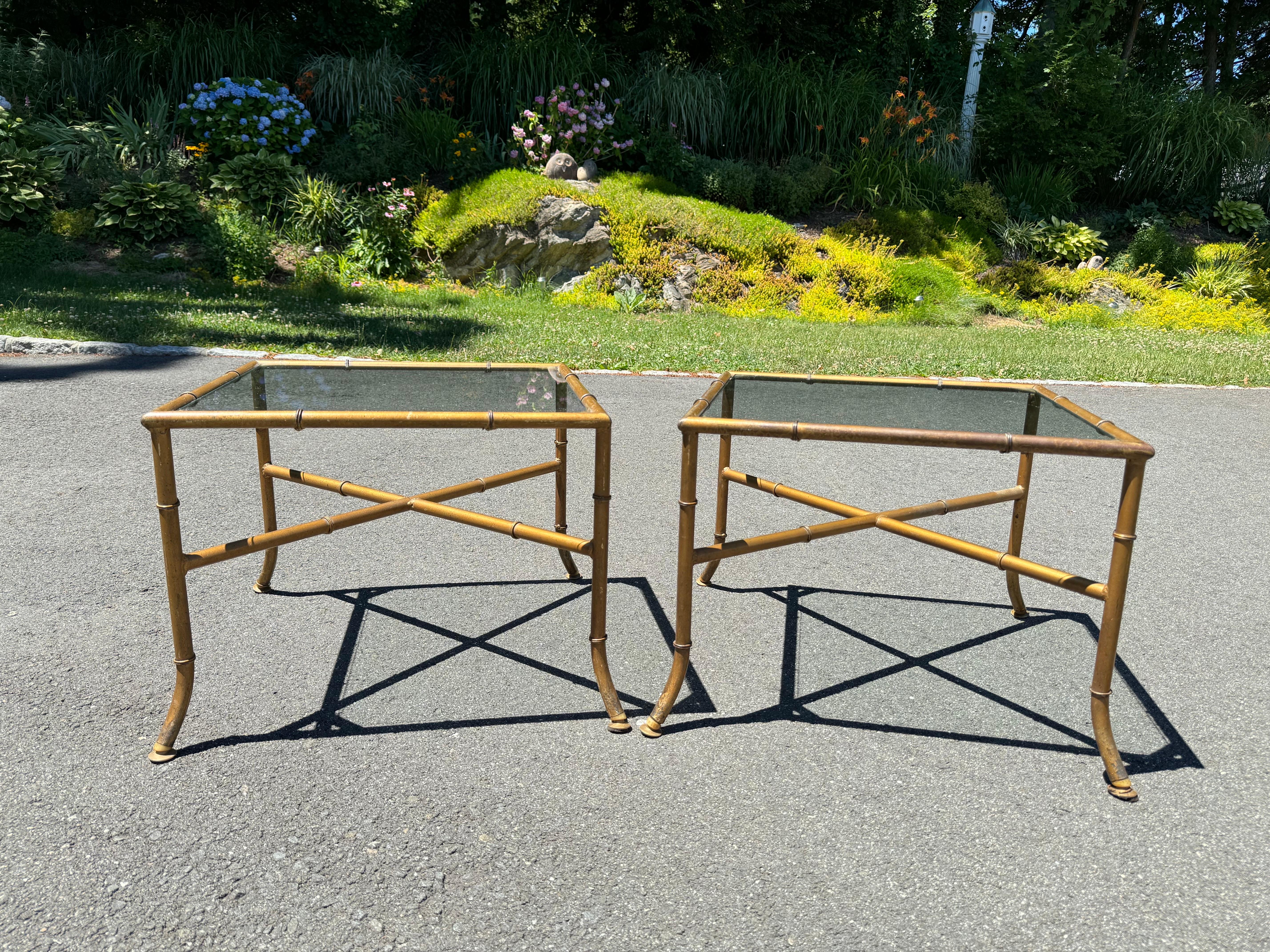 Fin du 20e siècle Paire de tables d'appoint en faux bambou en vente