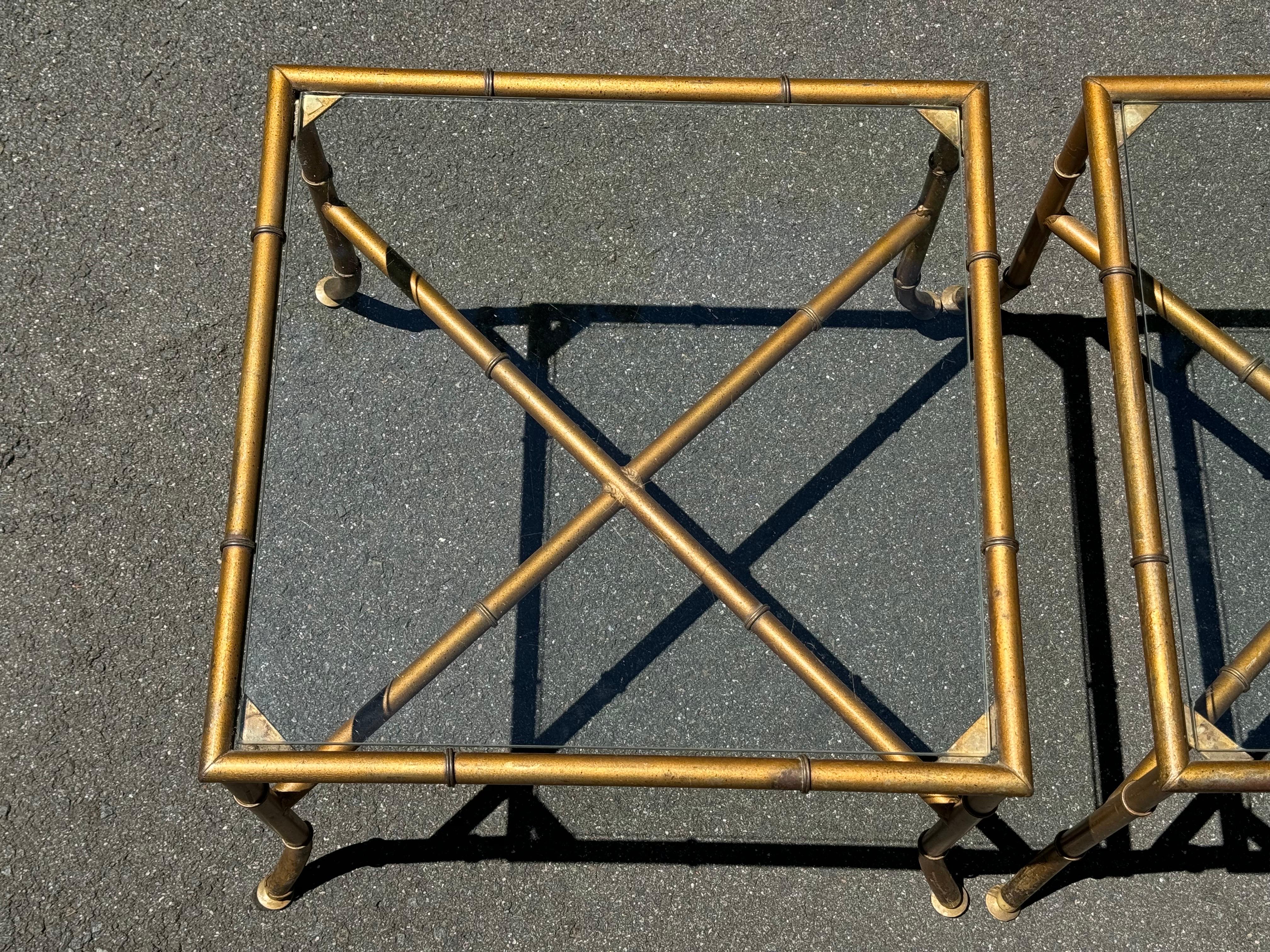 Métal Paire de tables d'appoint en faux bambou en vente