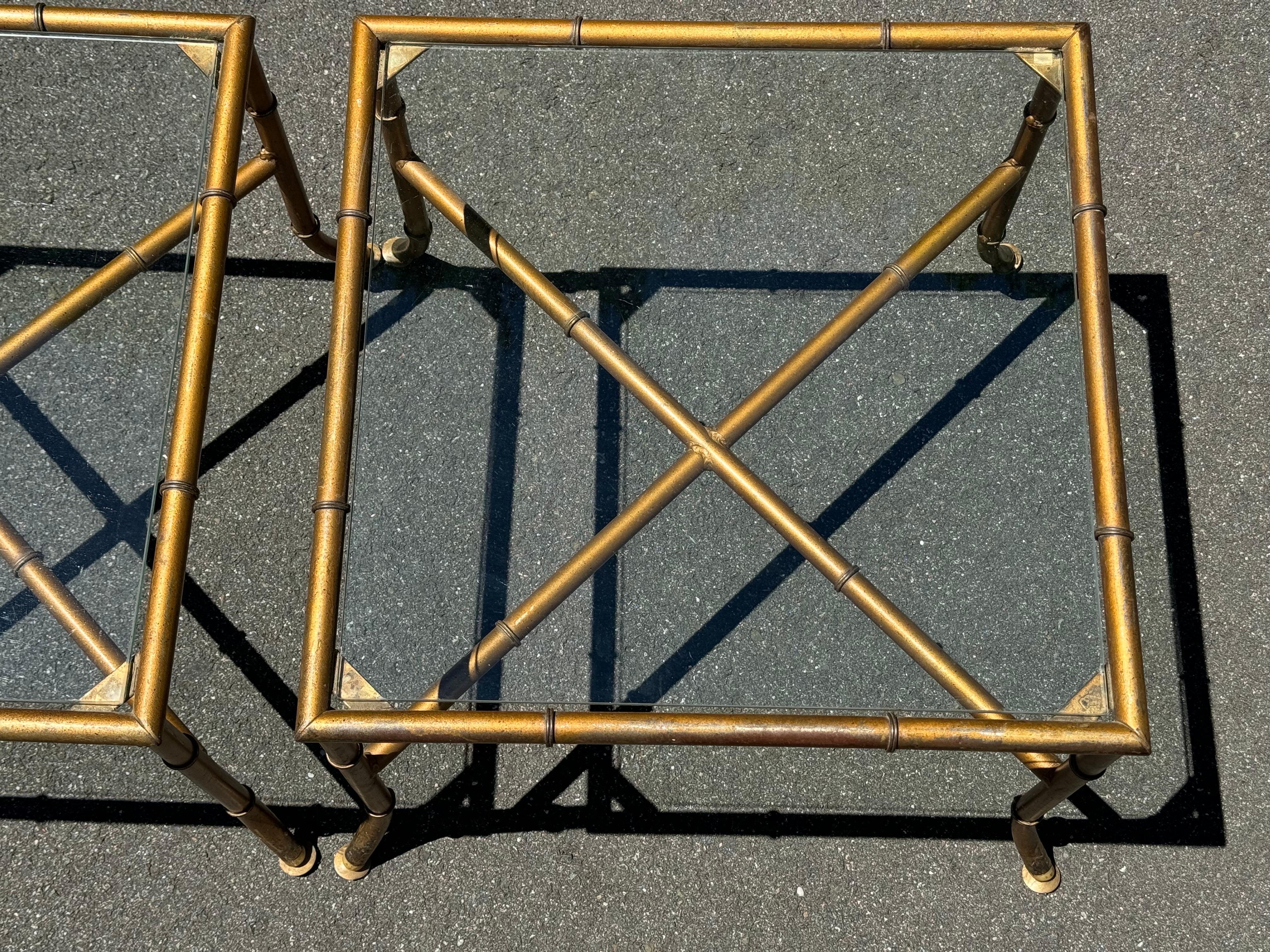 Paire de tables d'appoint en faux bambou en vente 1