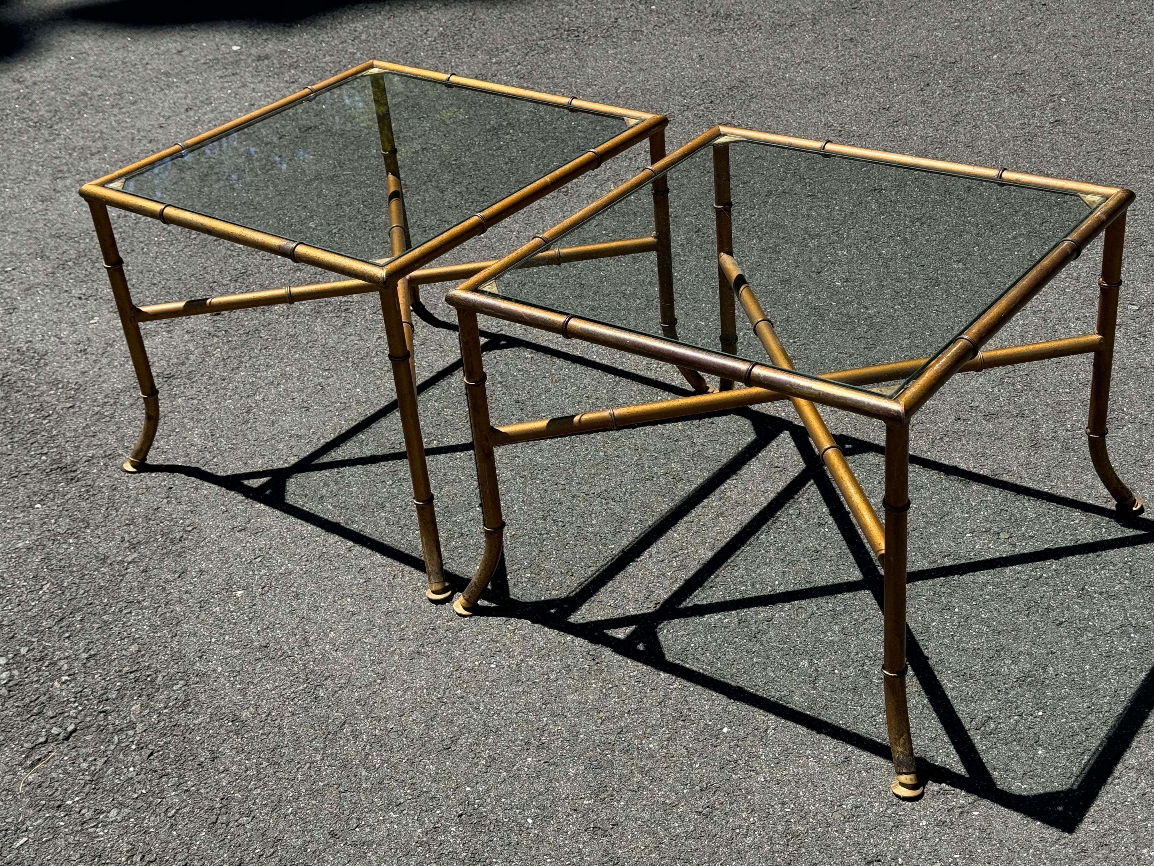 Paire de tables d'appoint en faux bambou en vente 2
