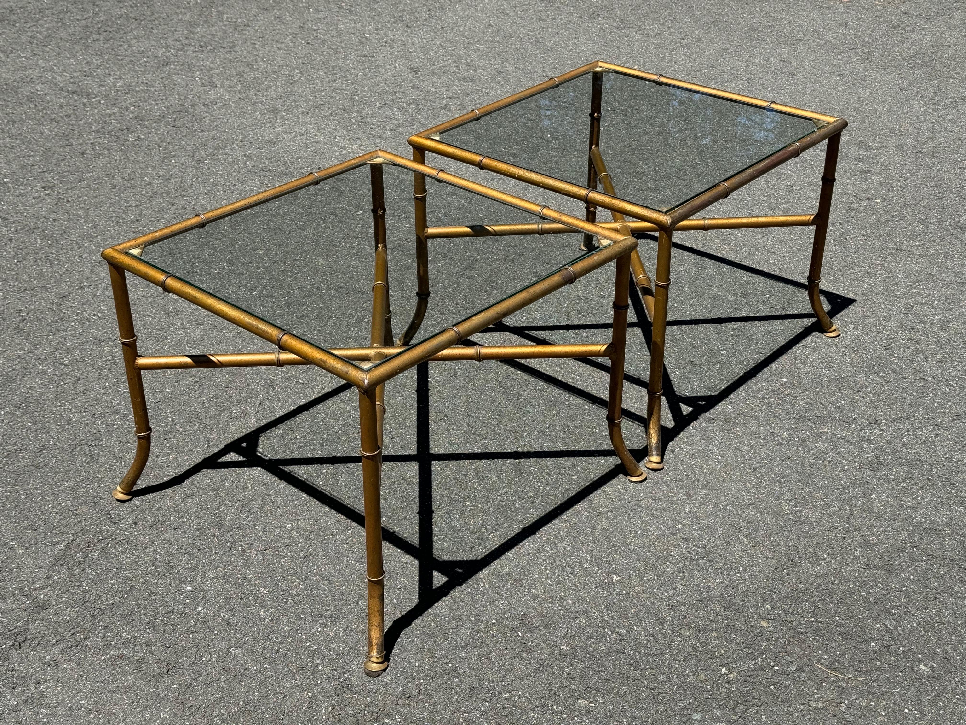 Paire de tables d'appoint en faux bambou en vente 3