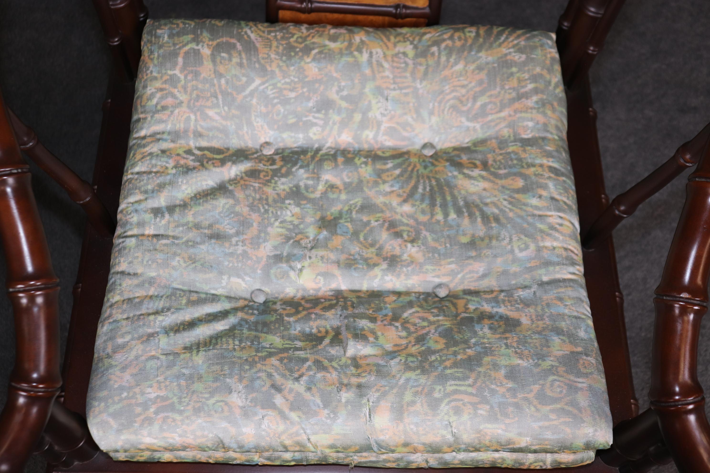 Noyer Paire de fauteuils Chicago Faux Bambou Interior CRafts of Chicago tapissés de vert en vente