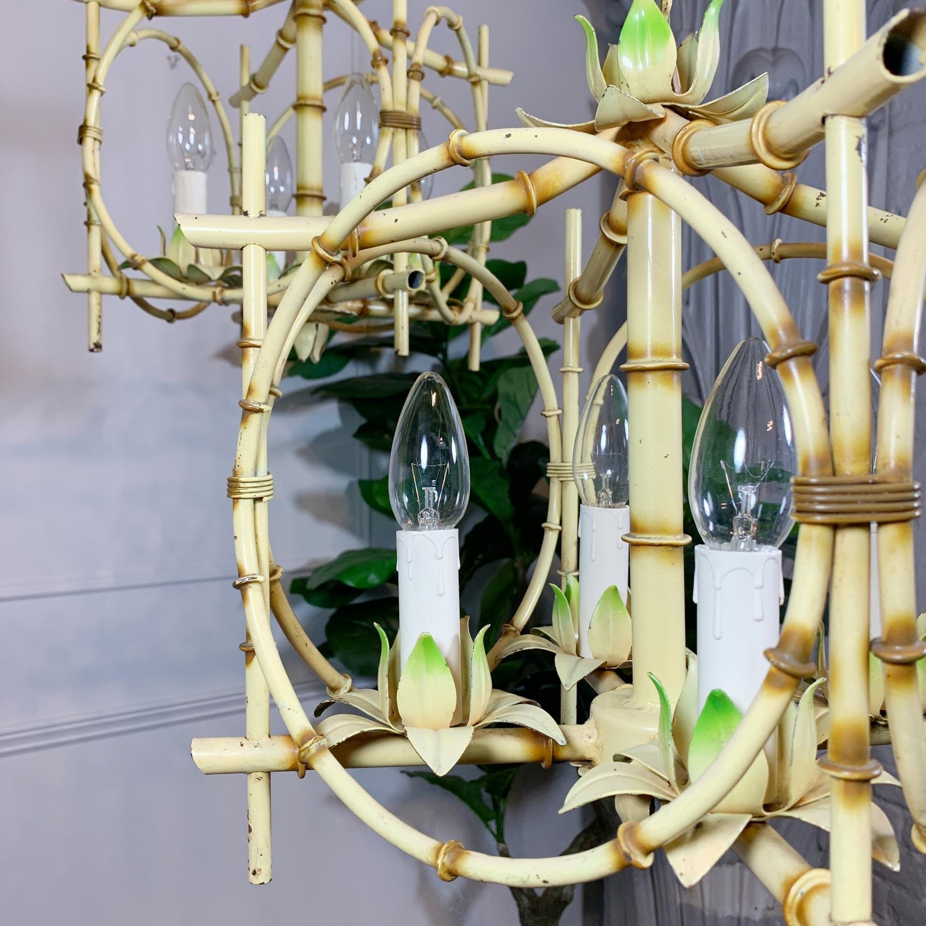 Paar Faux Bamboo Pagode Kronleuchter Italien 1950's im Angebot 1