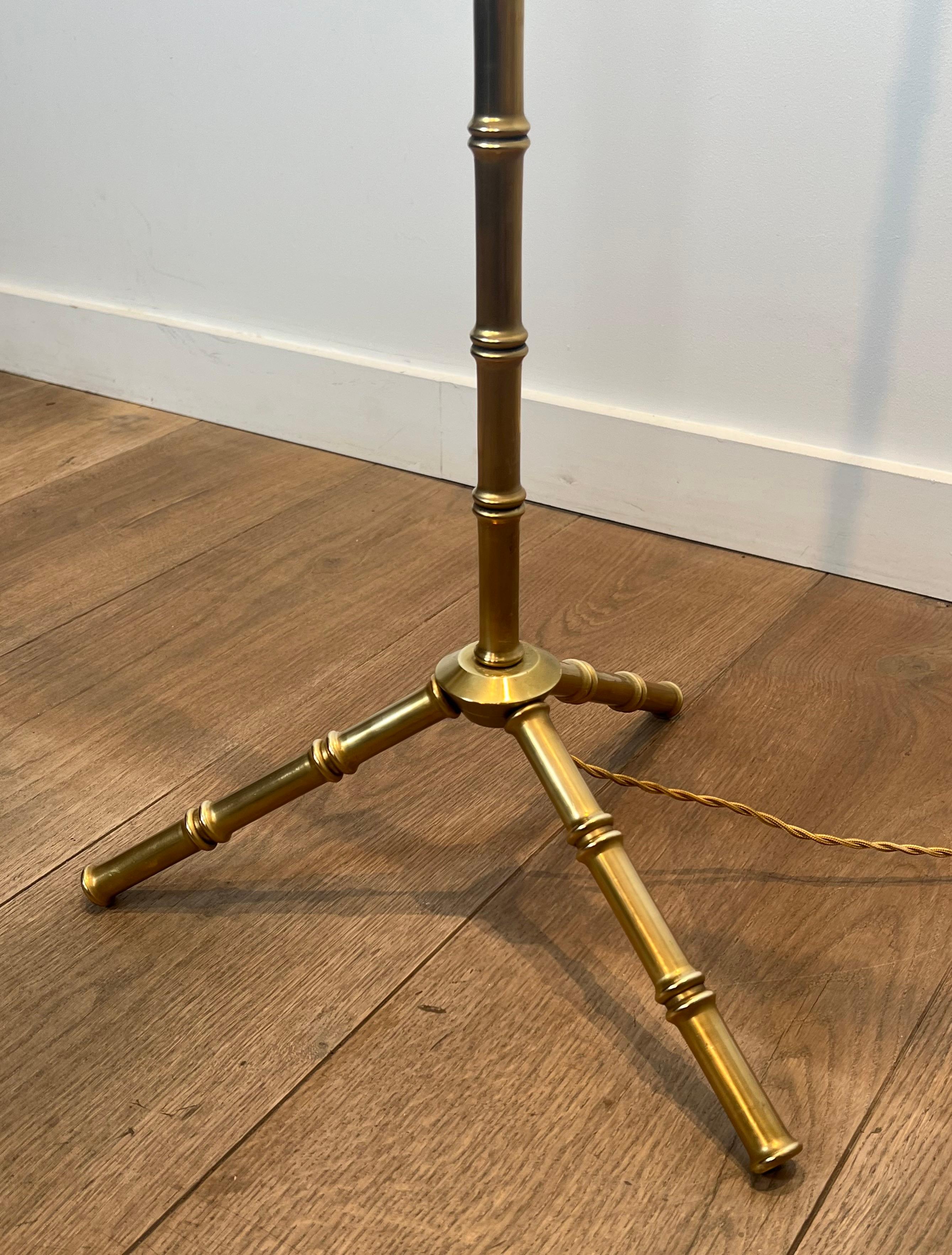 Coppia di lampade da terra in bronzo e ottone finto-bambù di Jacques Adnet in vendita 3