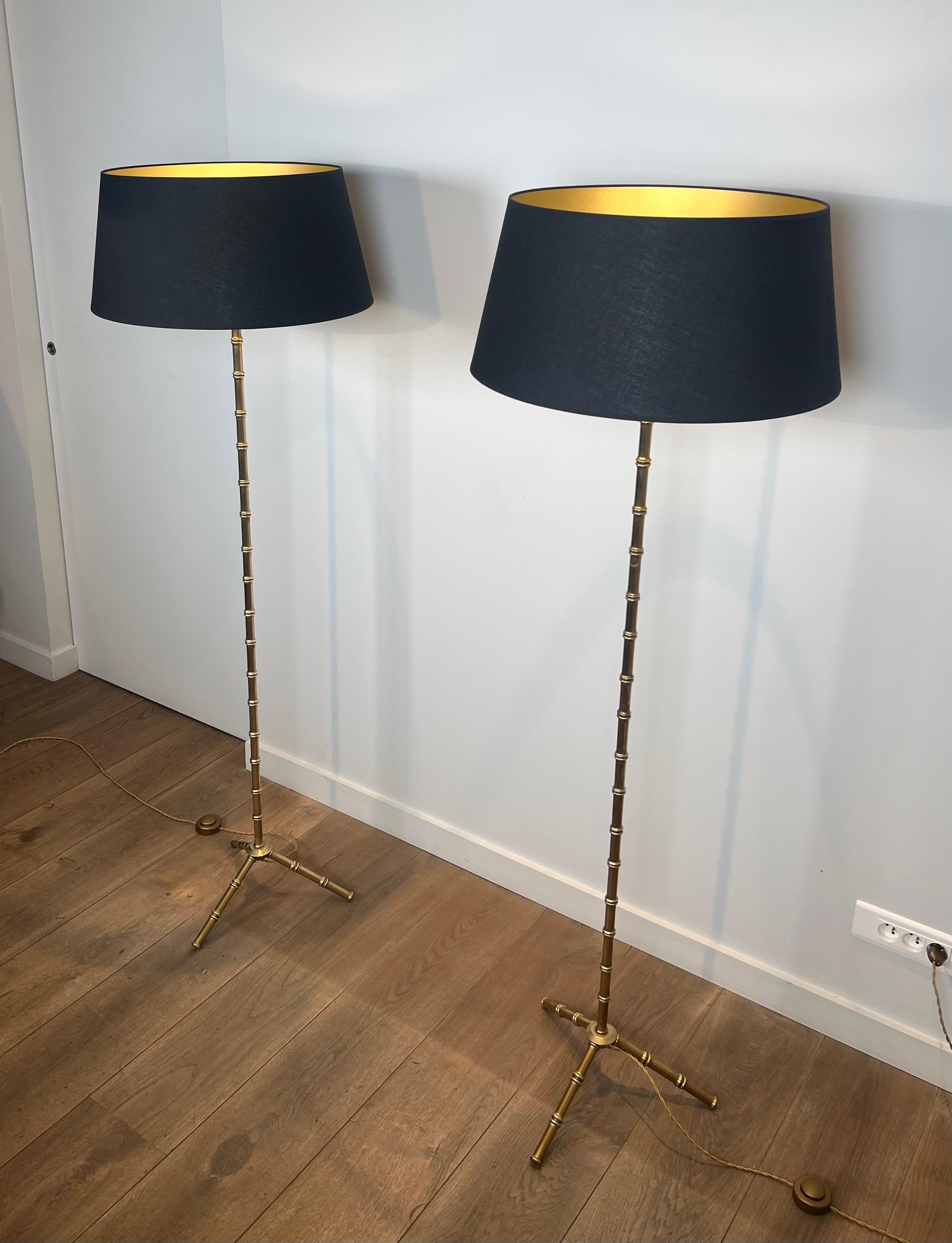 Coppia di lampade da terra in bronzo e ottone finto-bambù di Jacques Adnet in vendita 4