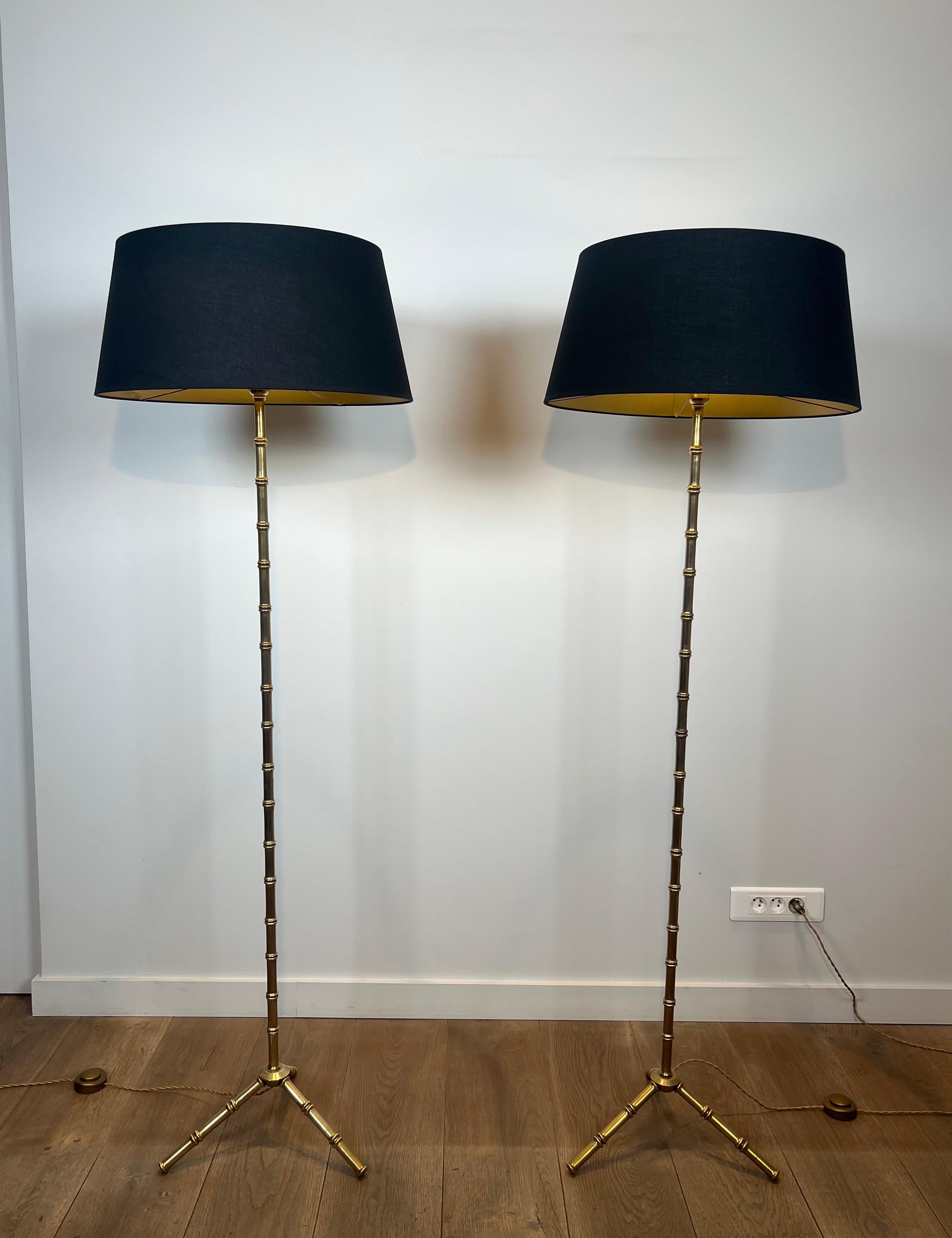 Coppia di lampade da terra in bronzo e ottone finto-bambù di Jacques Adnet in vendita 11