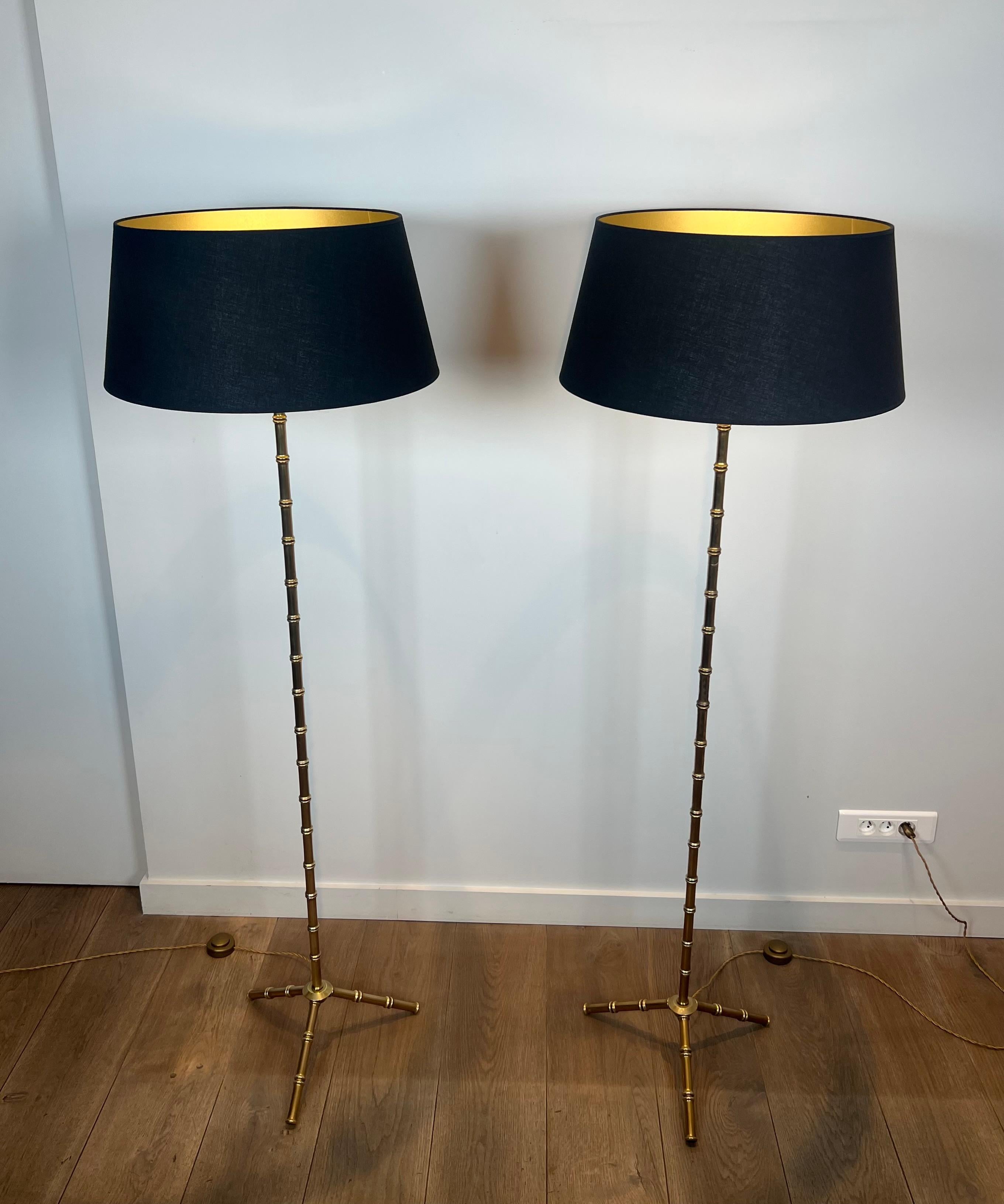 Coppia di lampade da terra in bronzo e ottone finto-bambù di Jacques Adnet in vendita 13