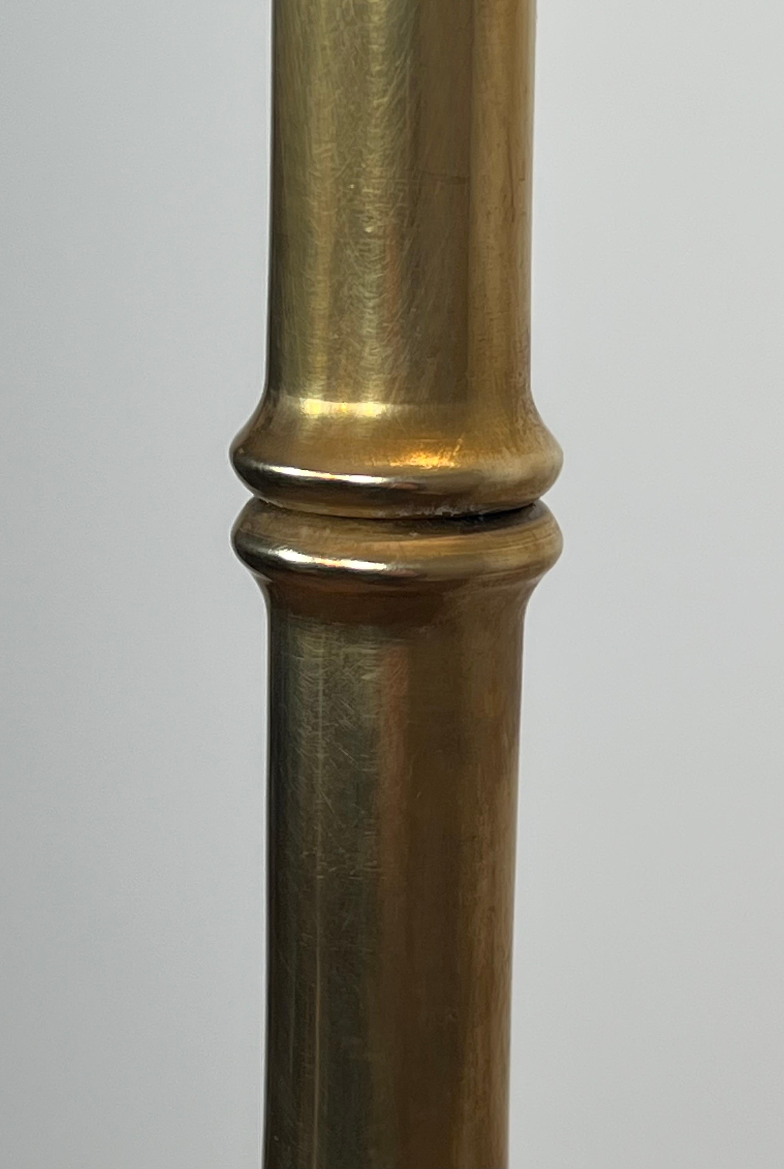 Coppia di lampade da terra in bronzo e ottone finto-bambù di Jacques Adnet in vendita 1