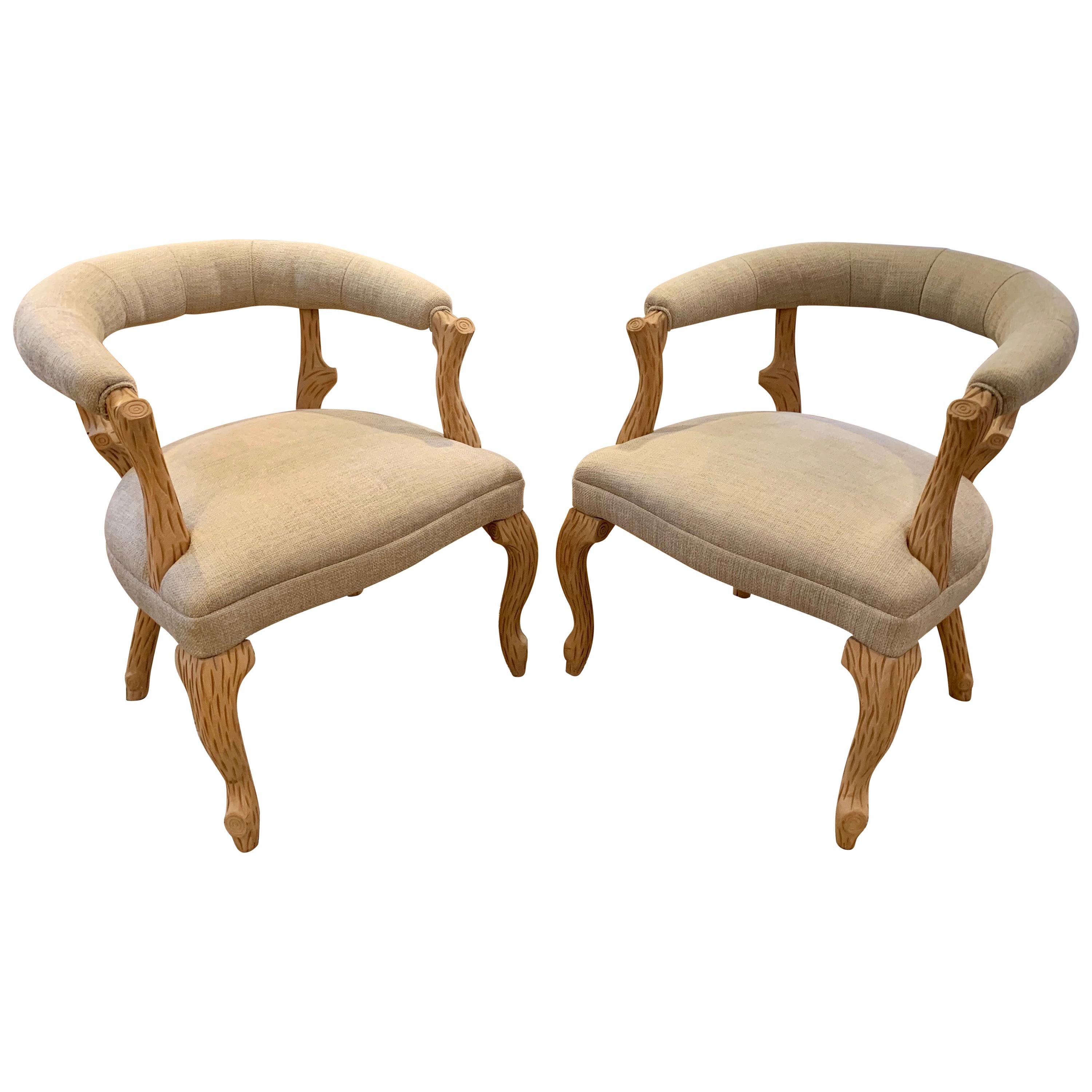 Paire de fauteuils en faux bois blanchi