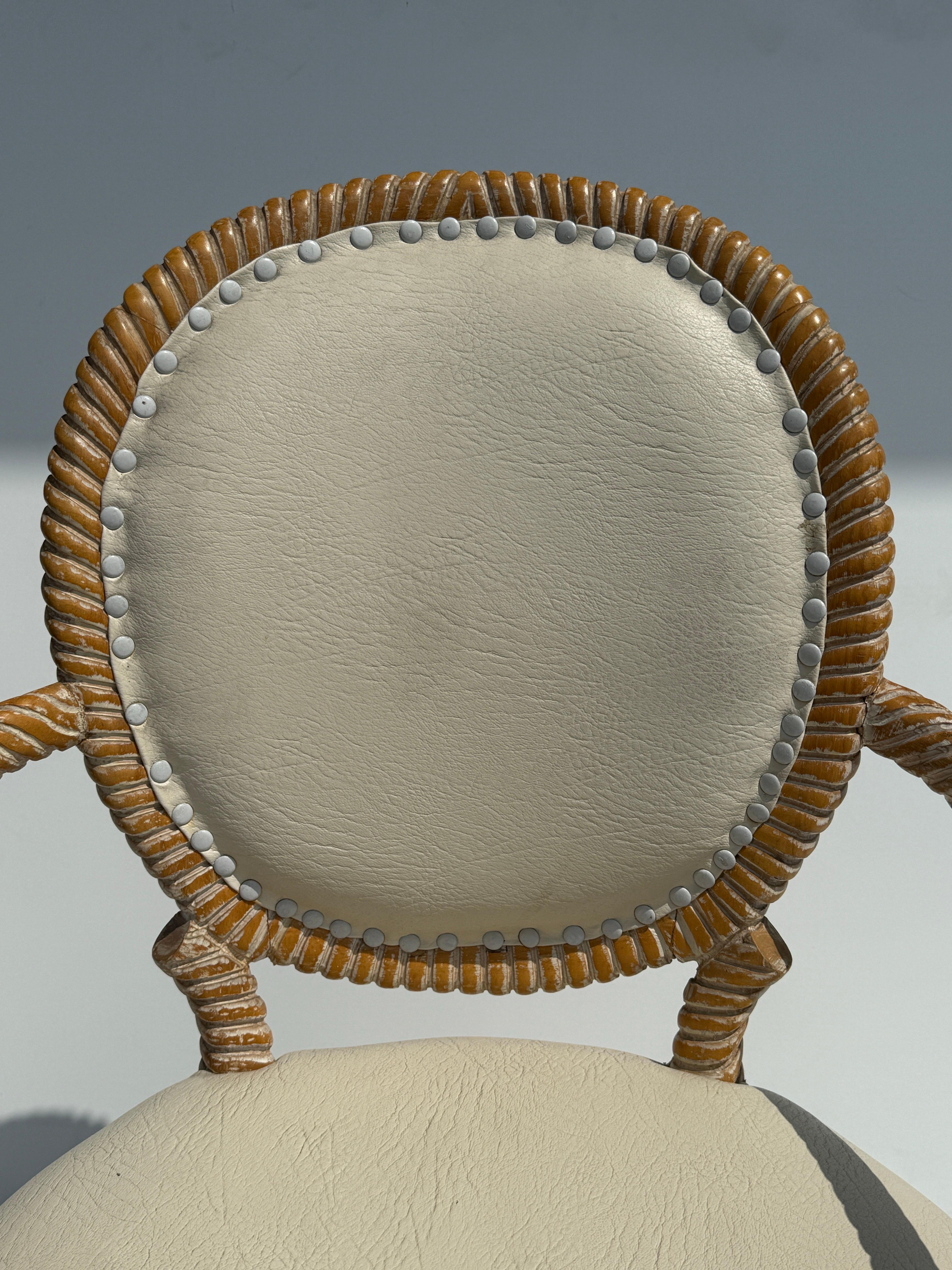 Paire de fauteuils en corde sculptée en Faux Bois en vente 7