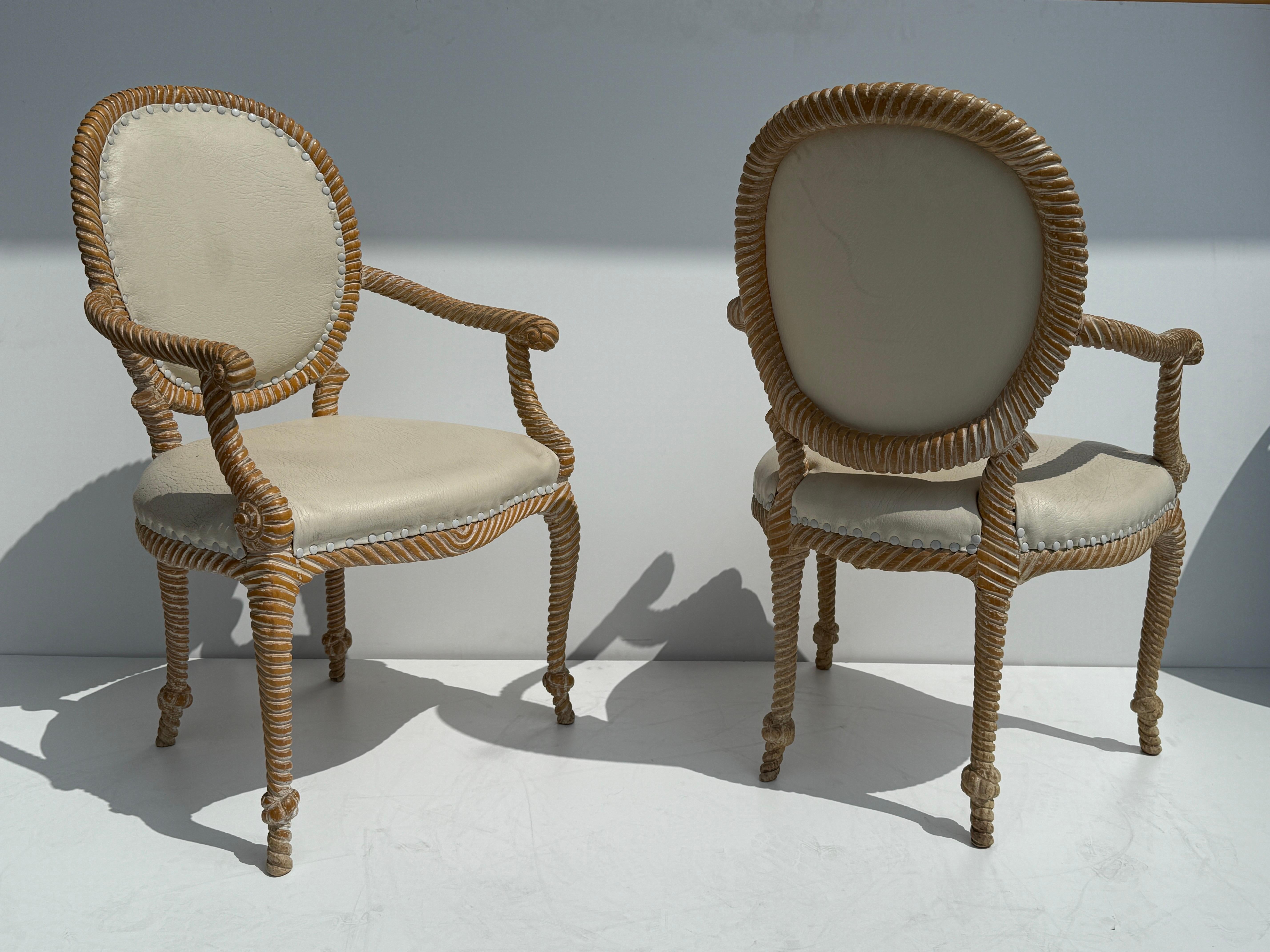 Sculpté Paire de fauteuils en corde sculptée en Faux Bois en vente