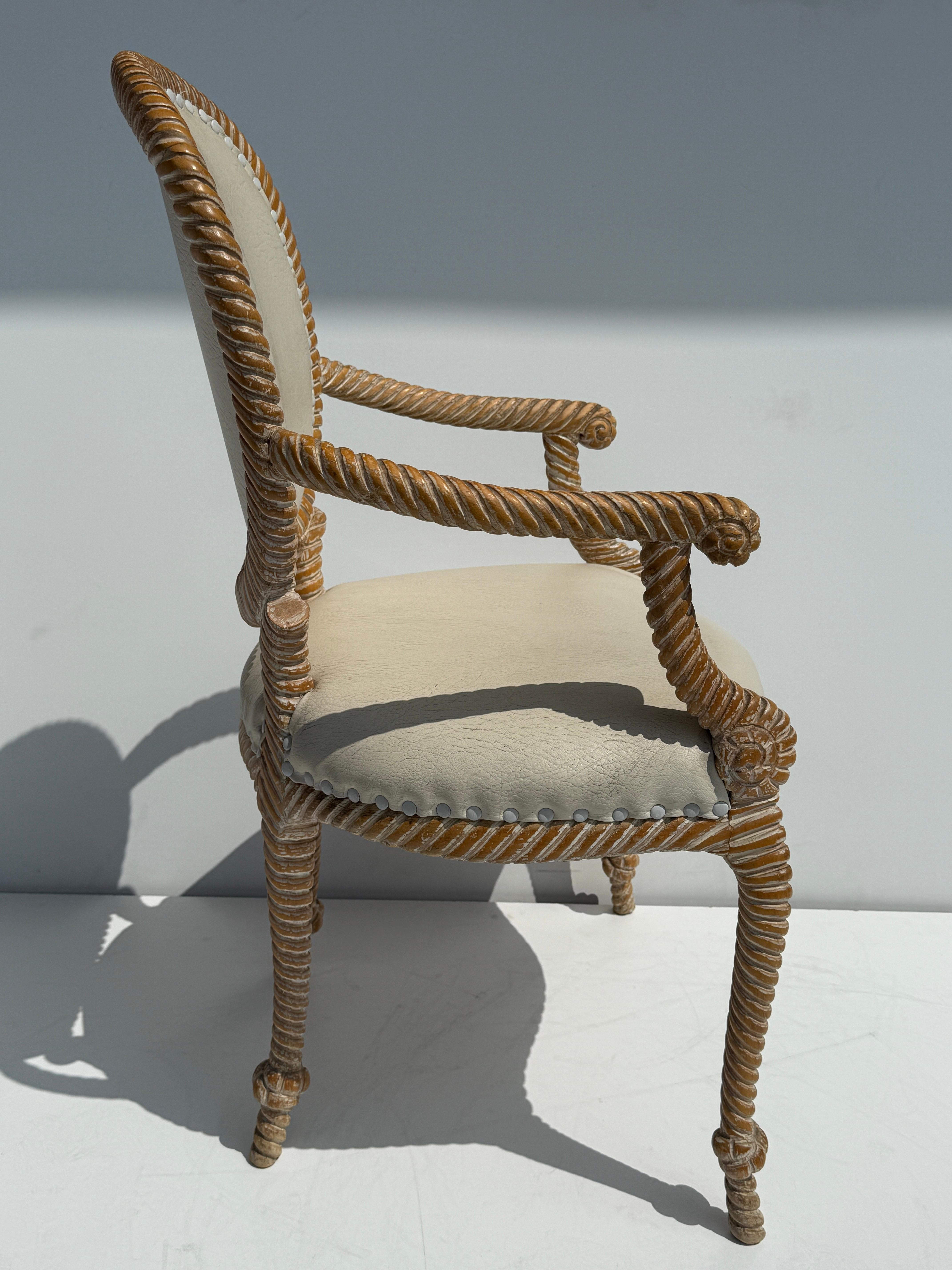 Paire de fauteuils en corde sculptée en Faux Bois en vente 1