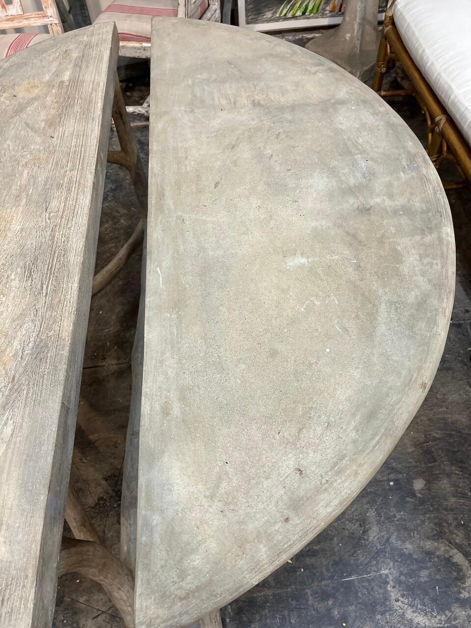 Paar Faux Bois Gussbeton Demilunes (20. Jahrhundert) im Angebot