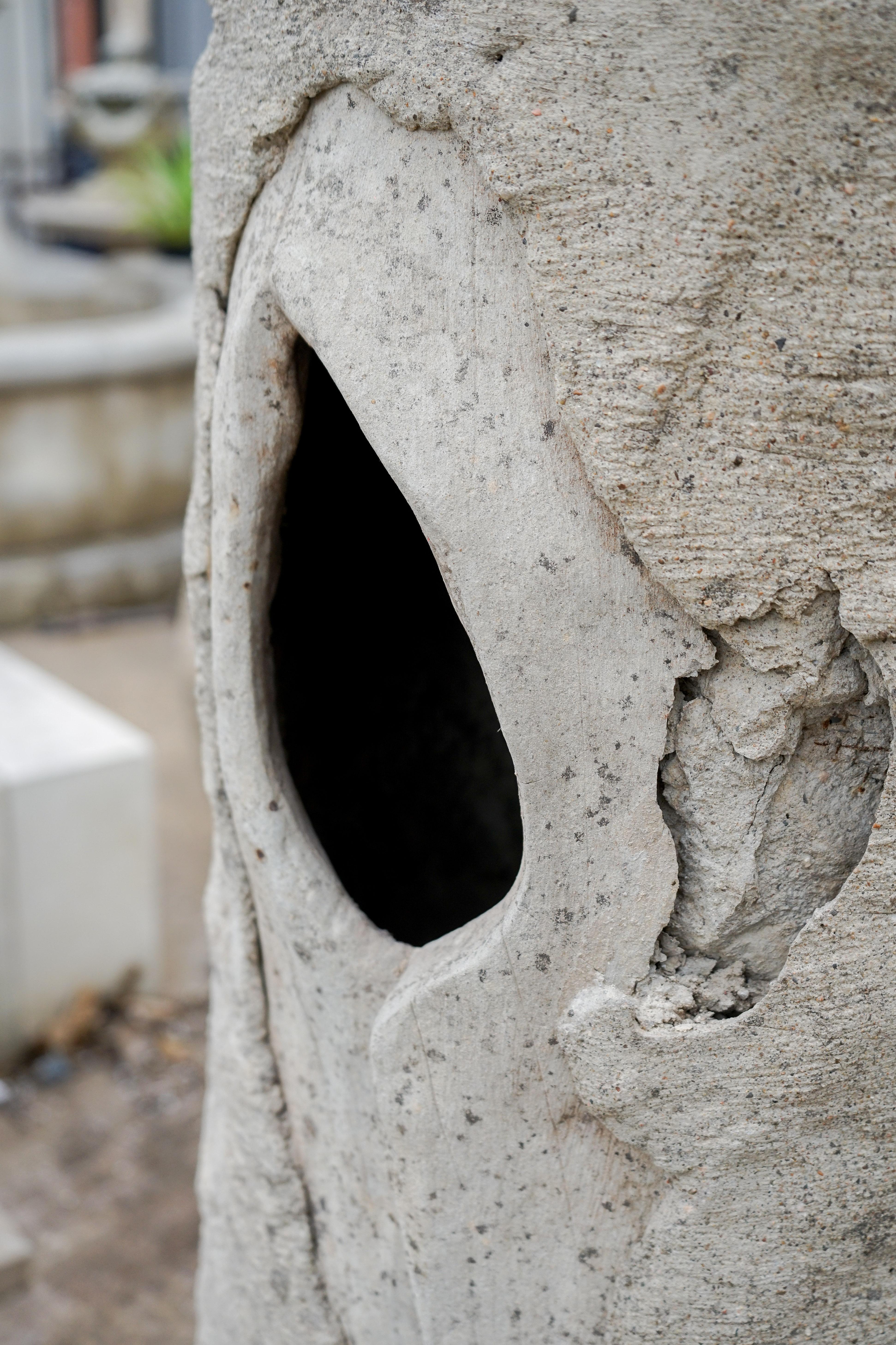 Pair of Faux Bois Tree Trunk Pillars In Good Condition In Dallas, TX