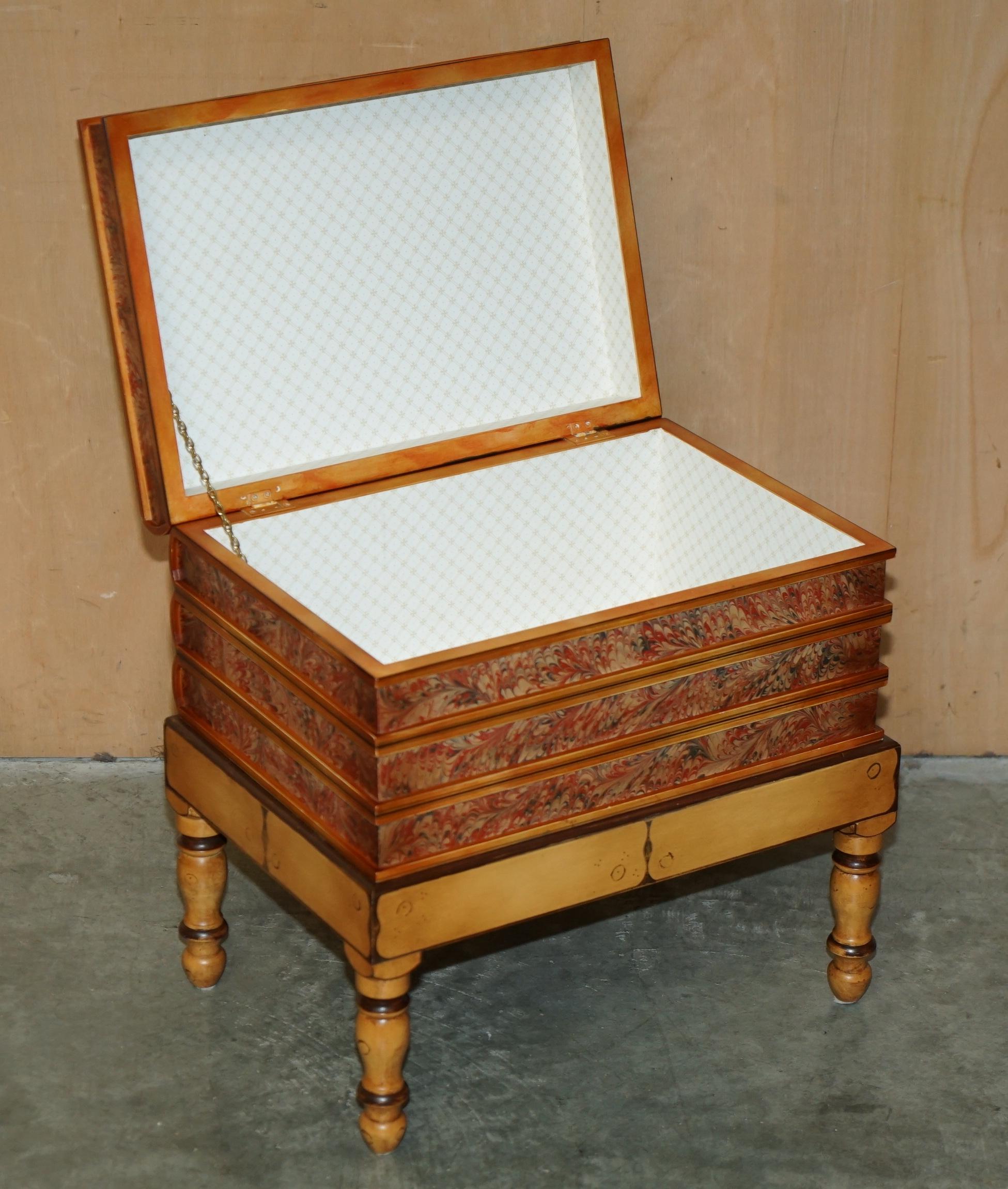 PAIR OF FAUX BOOK TOPPED SiDE END LAMP WINE TABLES WITH HIDDEN INTERNAL STORAGE For Sale 5