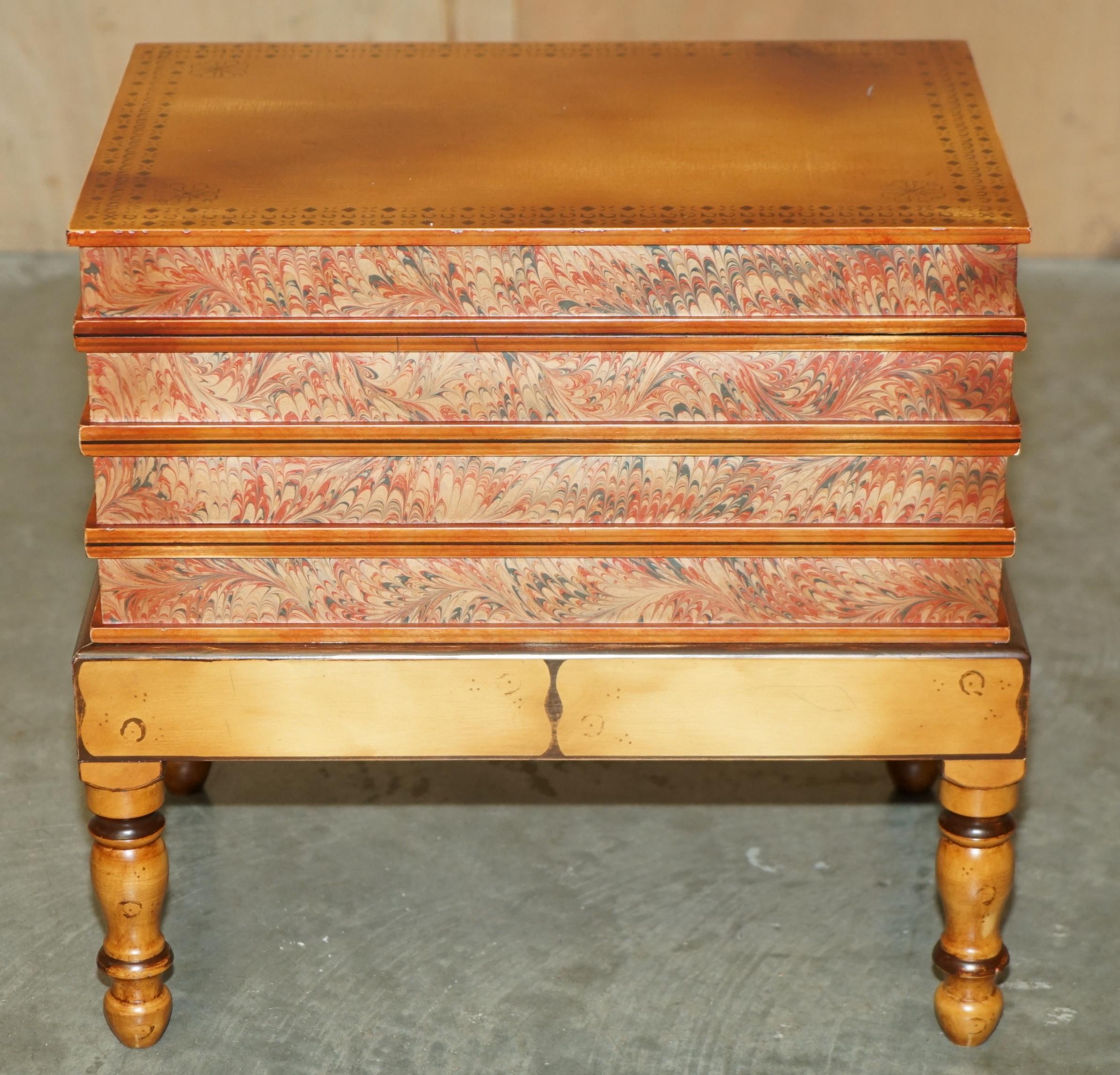 PAIR OF FAUX BOOK TOPPED SiDE END LAMP WINE TABLES WITH HIDDEN INTERNAL STORAGE For Sale 11