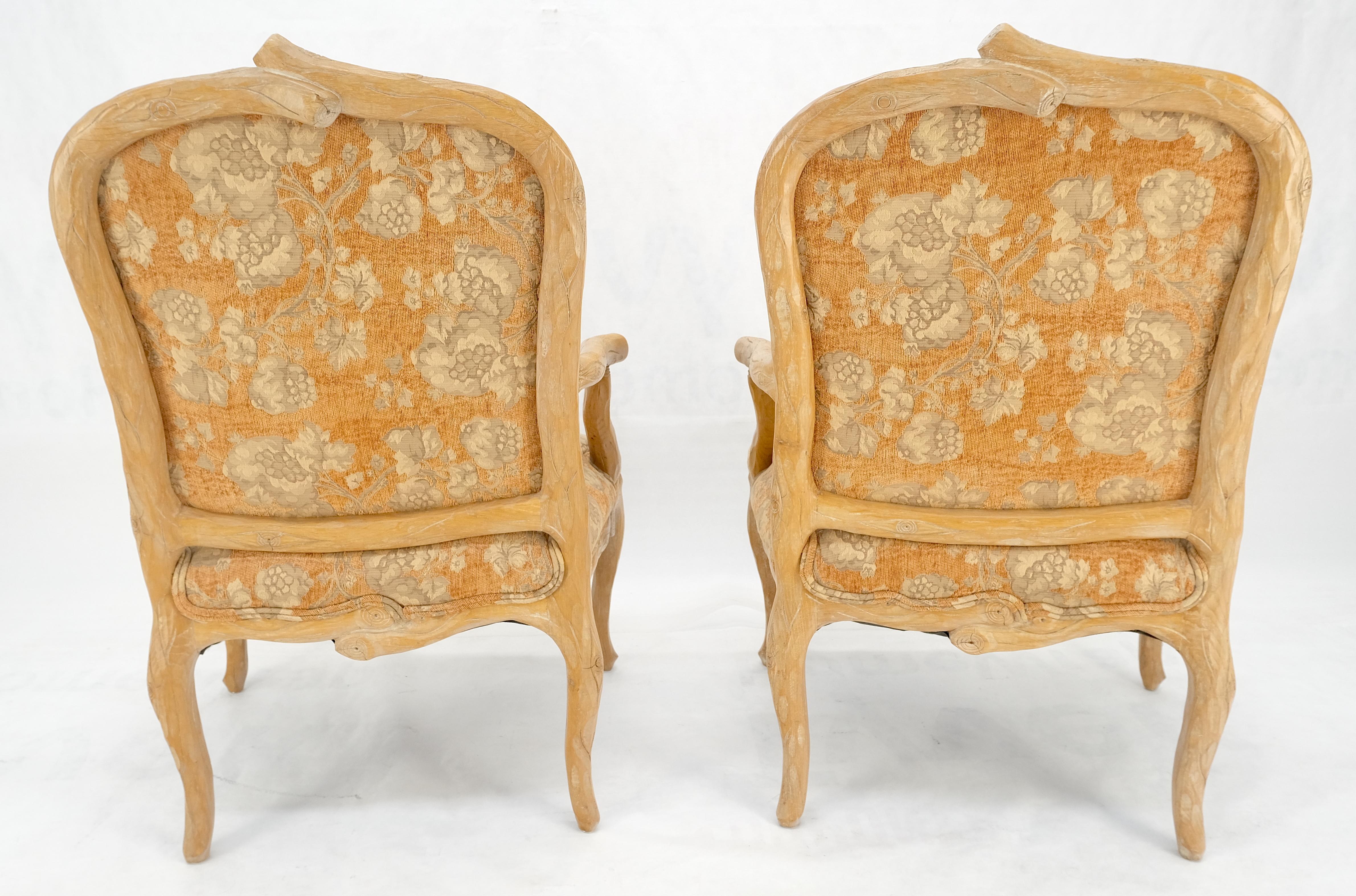 Pareja de sillones estilo Twig de roble blanqueado tallado de imitación Sillones de salón junto a la chimenea en venta 4