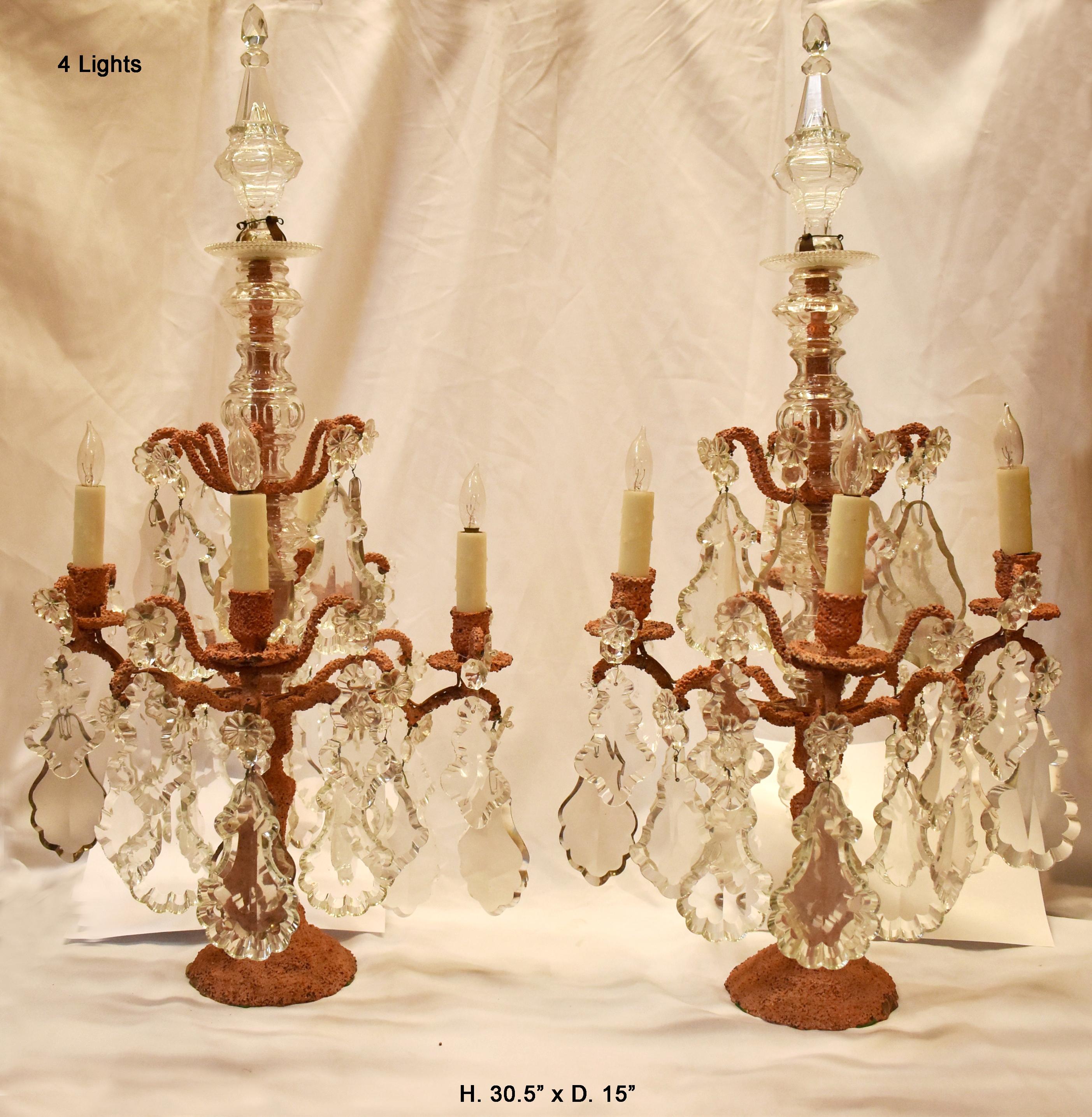 Paar Girandolen-Kandelaber aus Koralle und Bronze mit 4 Lichtern, 19. Jahrhundert (Louis XV.) im Angebot