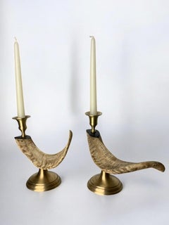 Ein Paar Kerzenhalter aus Kunsthorn, Kunstharz und Bronze, Italien, 1980er Jahre