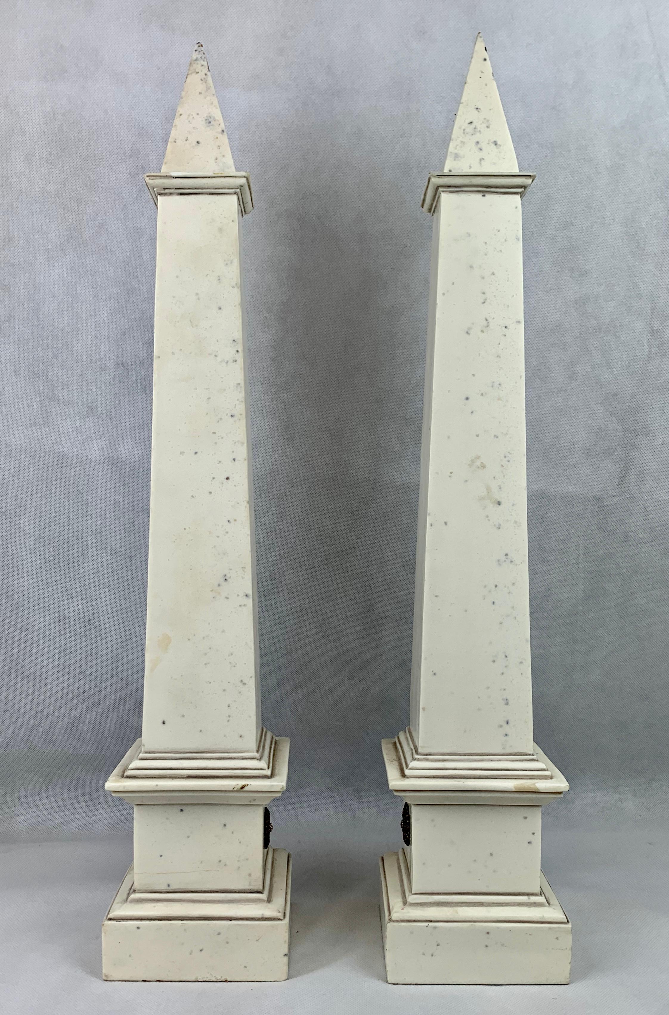 Neoclassical Revival Pair of Neoclassical Faux Ivoire Obelisks For Sale