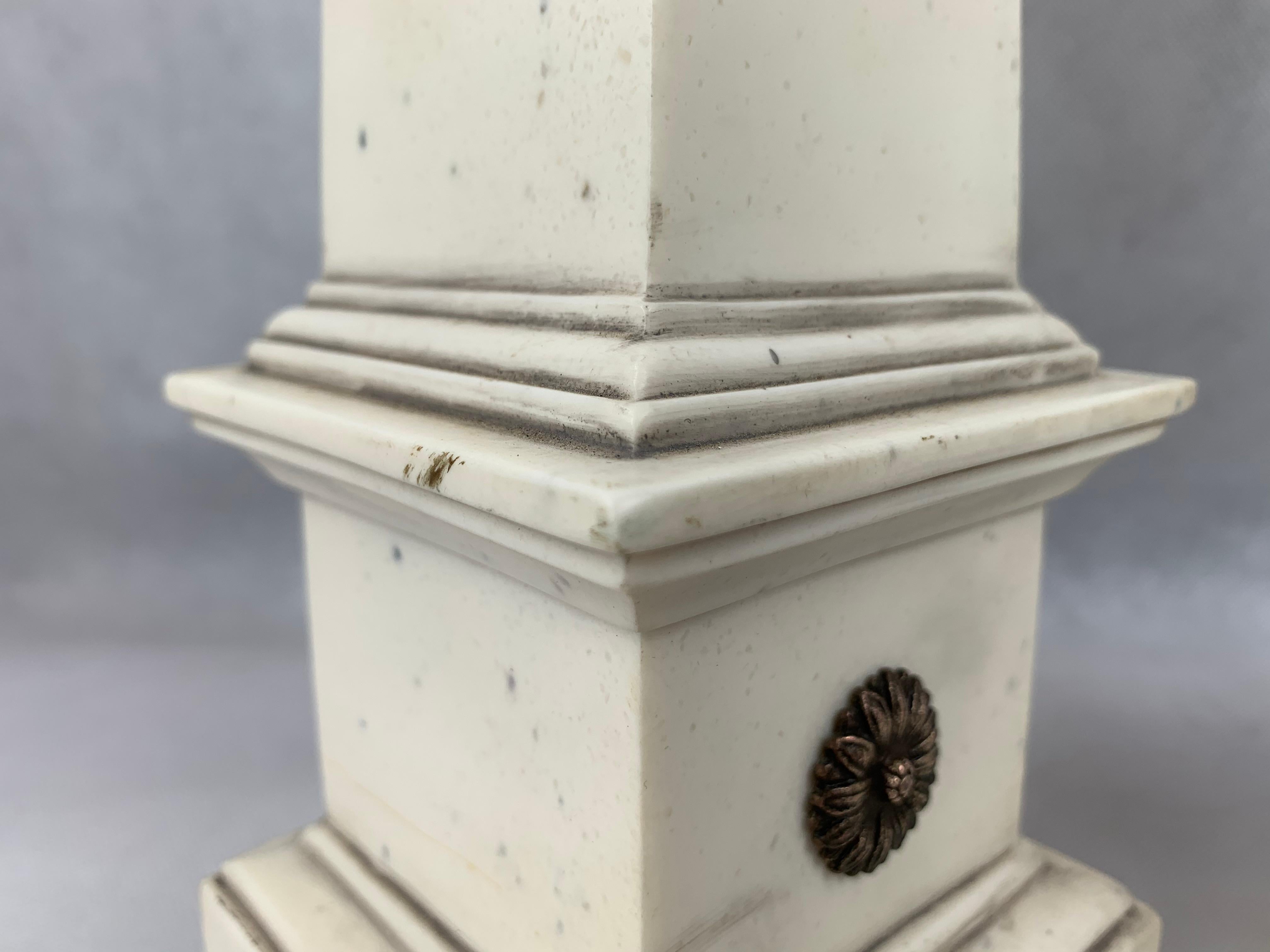 Polished Pair of Neoclassical Faux Ivoire Obelisks For Sale