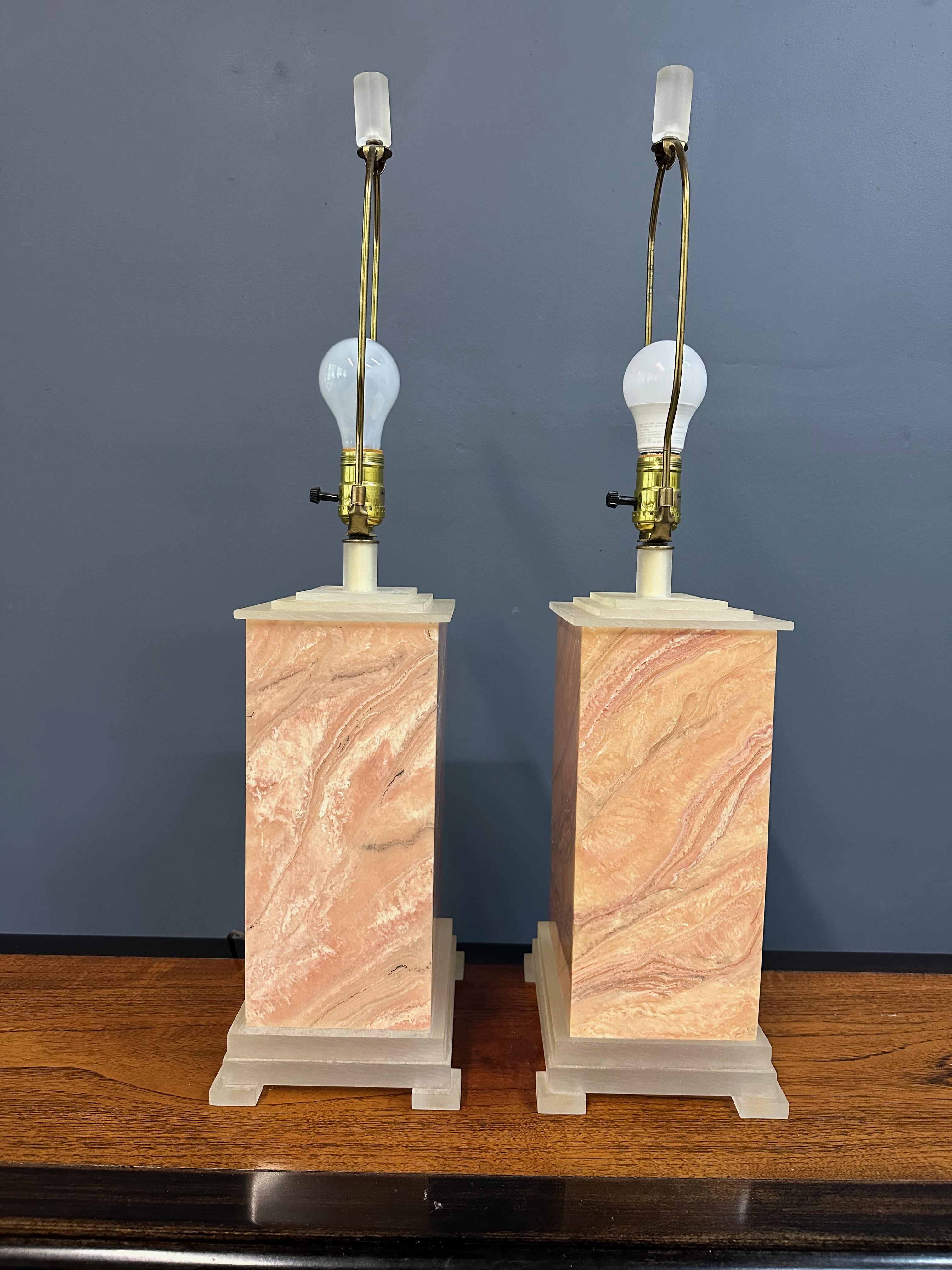 Pair of Faux Marble Table Lamps by Frederick Cooper, 1990 with Brushed Acrylic Norteamericano en venta