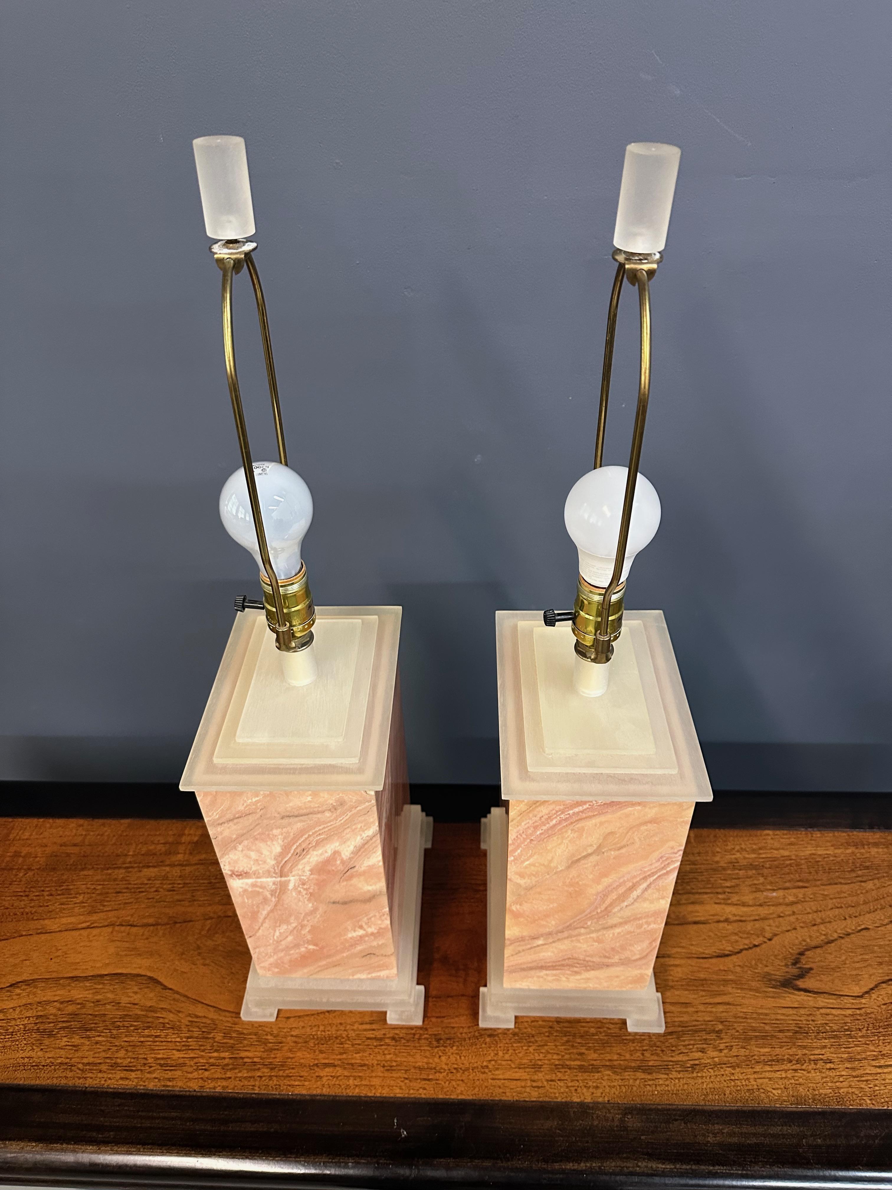 Pair of Faux Marble Table Lamps by Frederick Cooper, 1990 with Brushed Acrylic siglo XX en venta