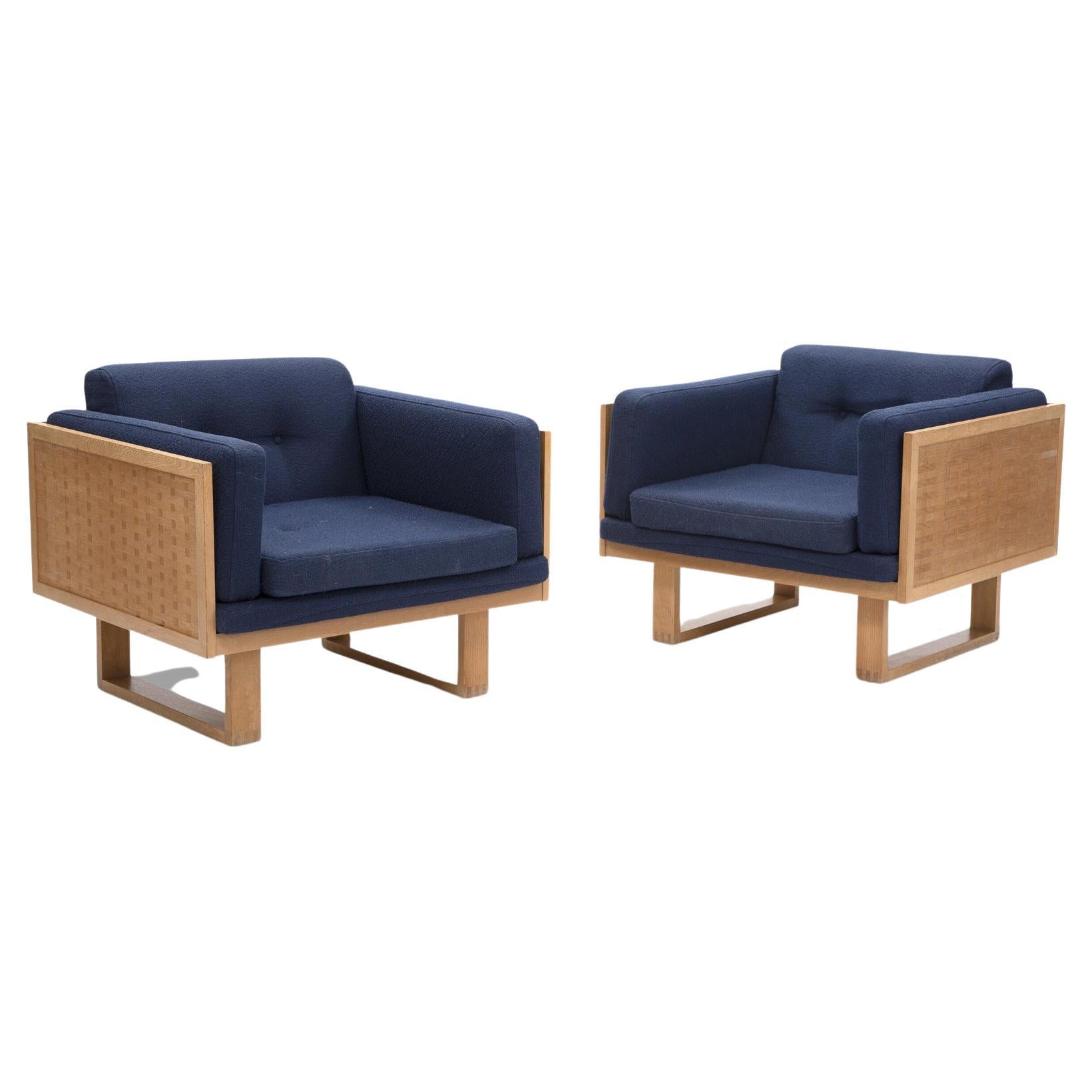 Pair of Fd 211 "Guvenør" Lounge Chairs in Oak For Sale