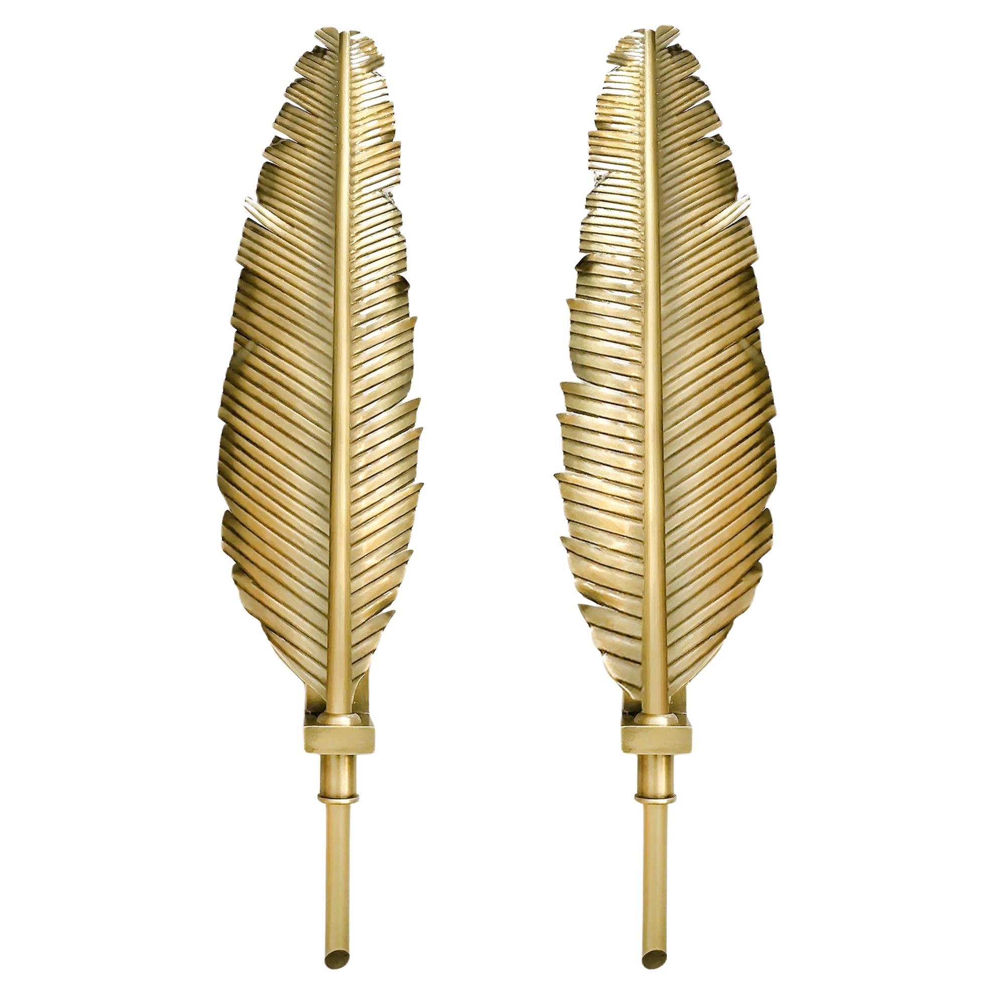 Pareja de candelabros de plumas de latón a la manera de la Maison Jansen