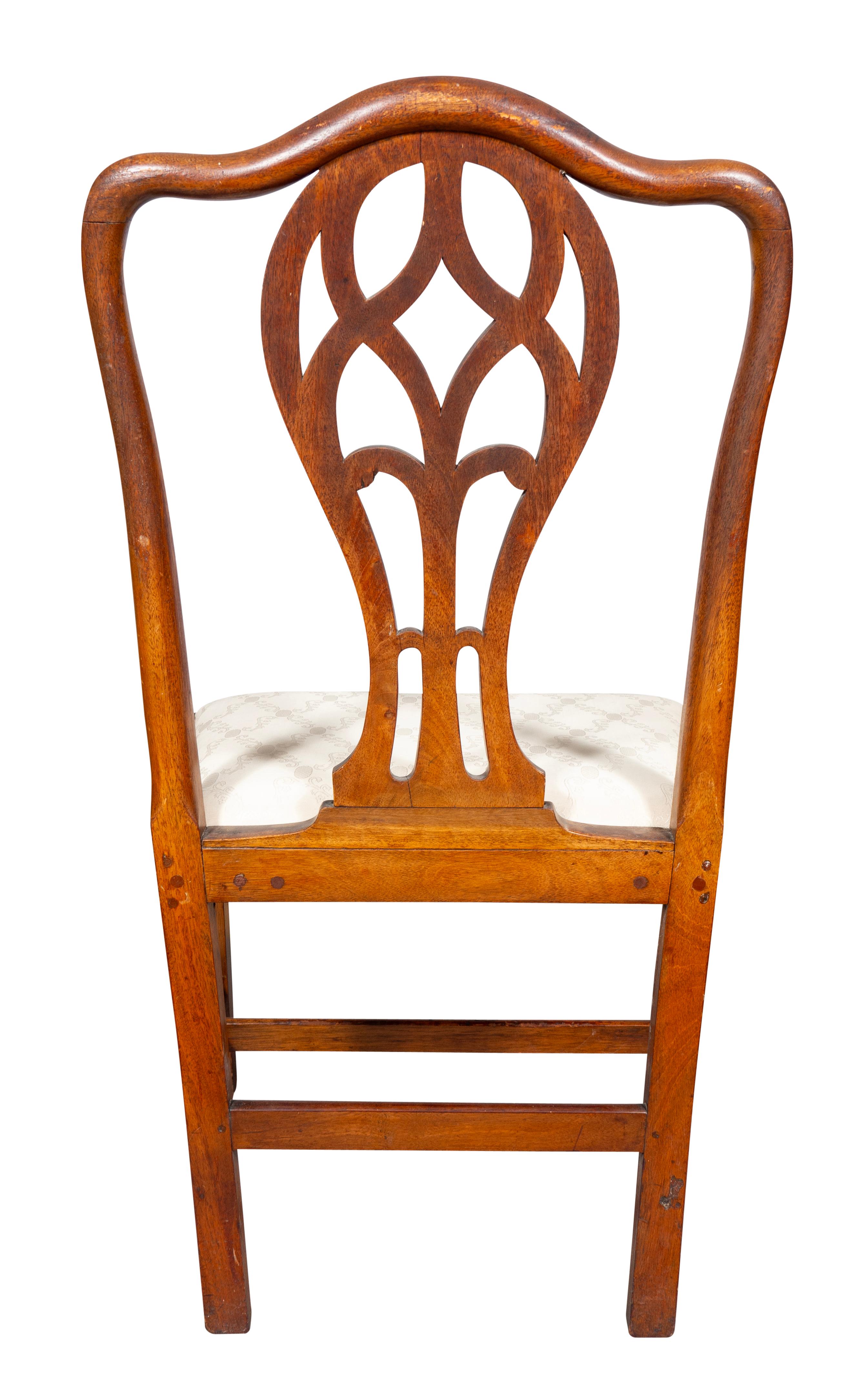 19th Century Pair Of Federal Mahogany Side Chairs For Sale