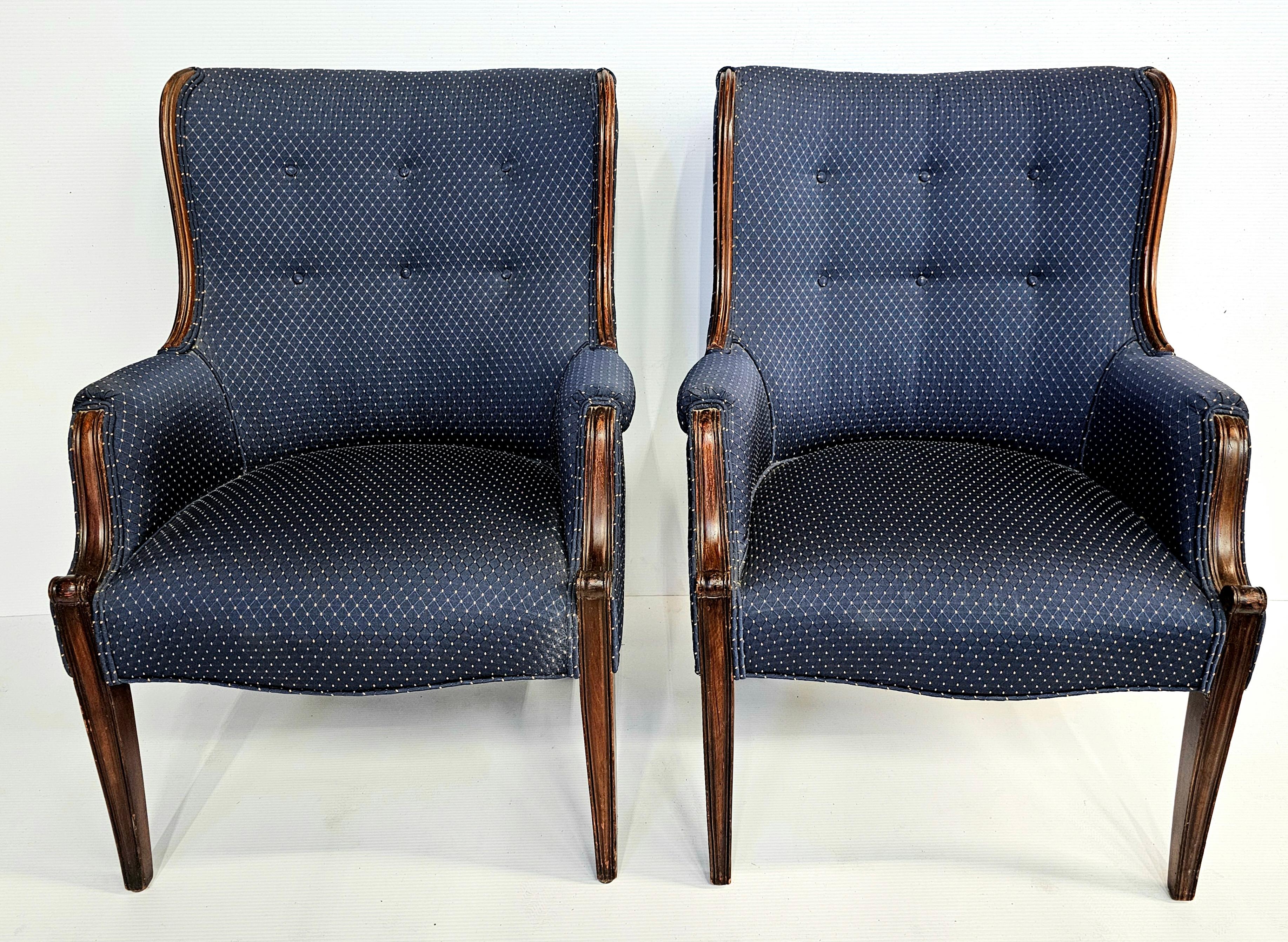 Pareja de Sillones Wingback de Caoba y Tapizados de Estilo Federal Tapicería en venta