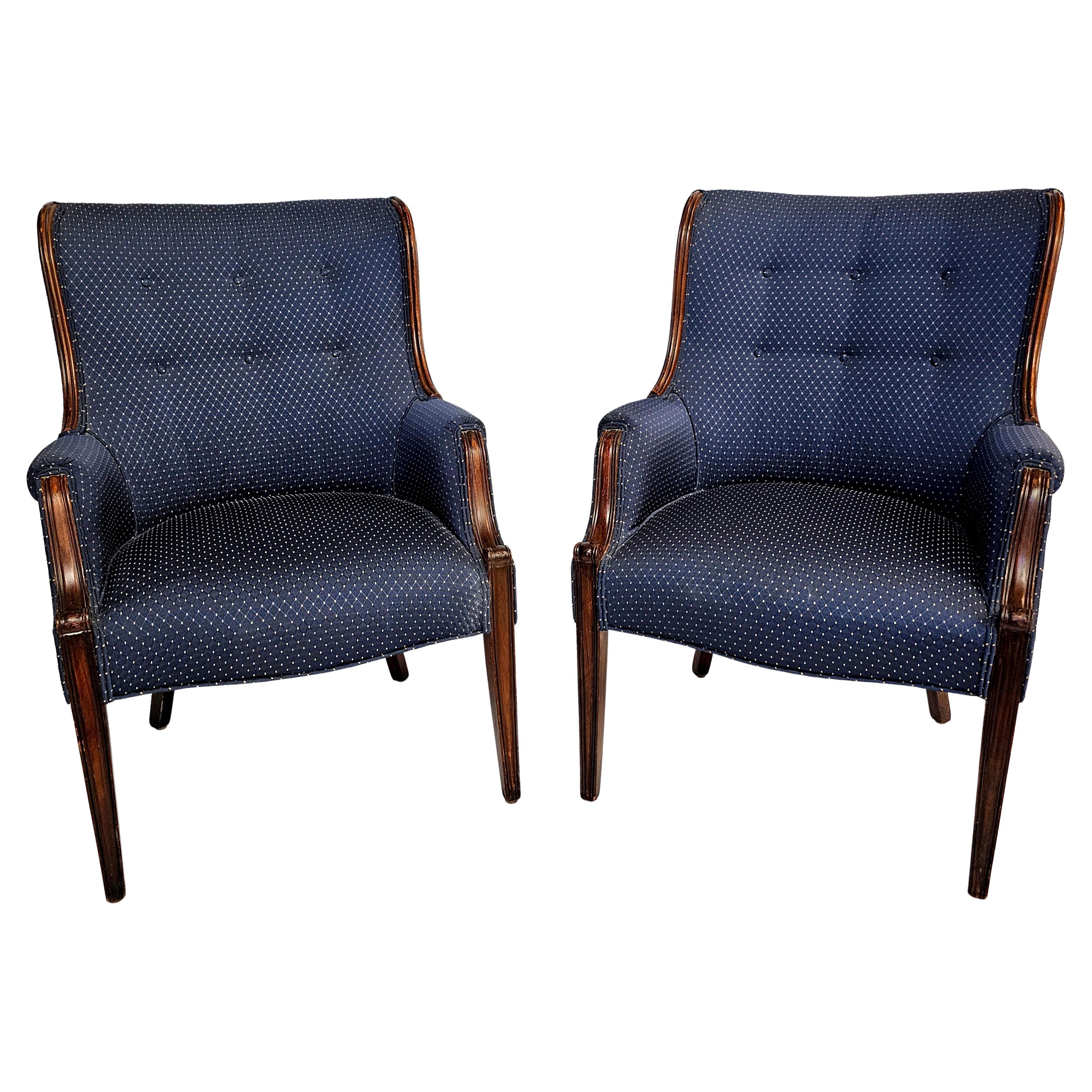 Pareja de Sillones Wingback de Caoba y Tapizados de Estilo Federal en venta