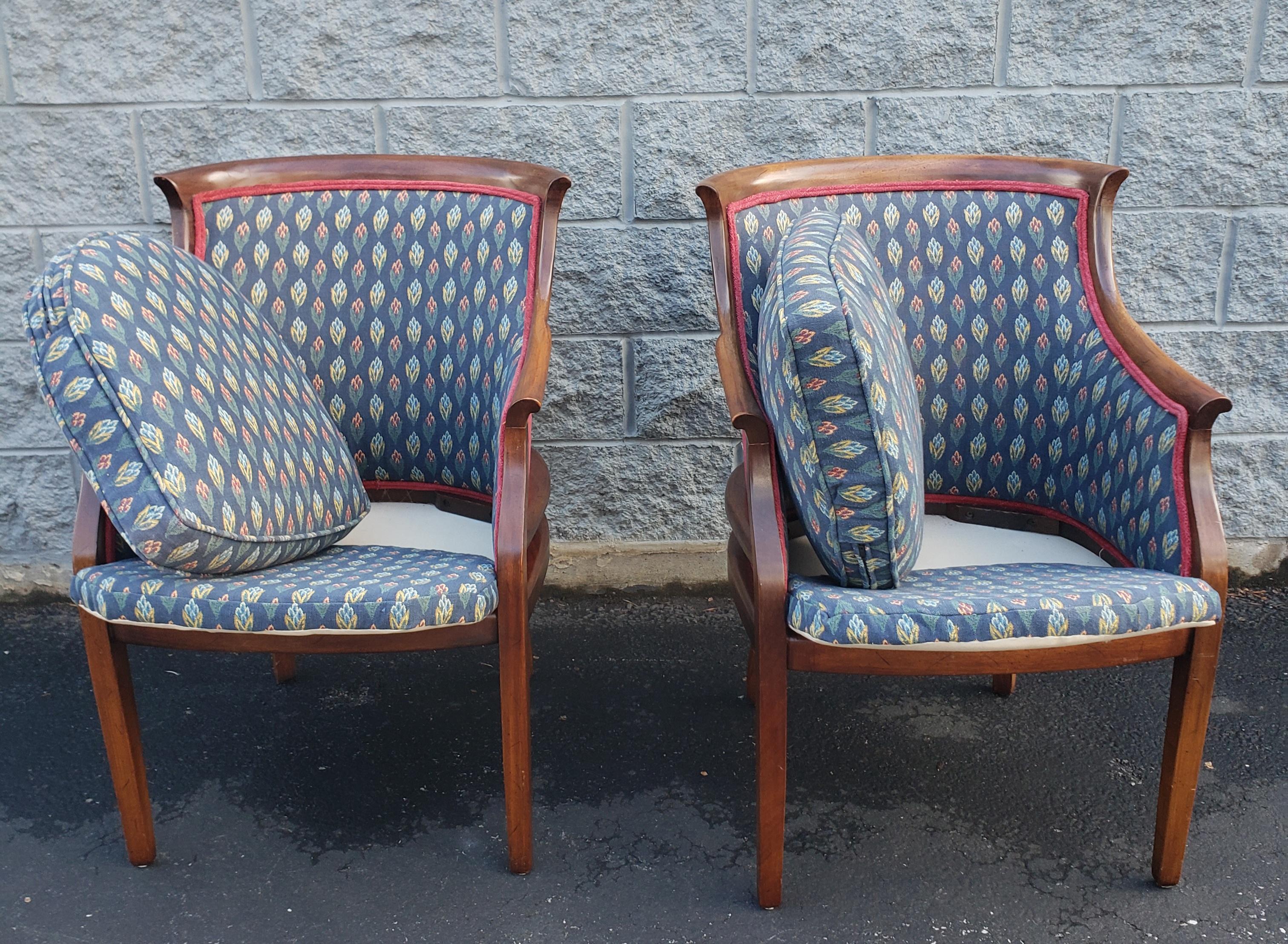 Pair of Federal Style Mahogany Barrel-Back Upholstered Seat and Back Armchairs 1